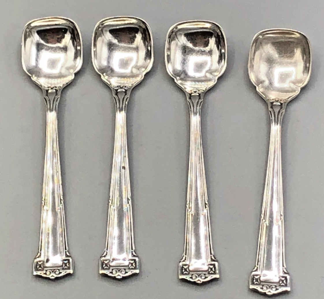 Dauphine by Wallace Sterling Silver set of 4 Salt Spoons 2 3/8″
