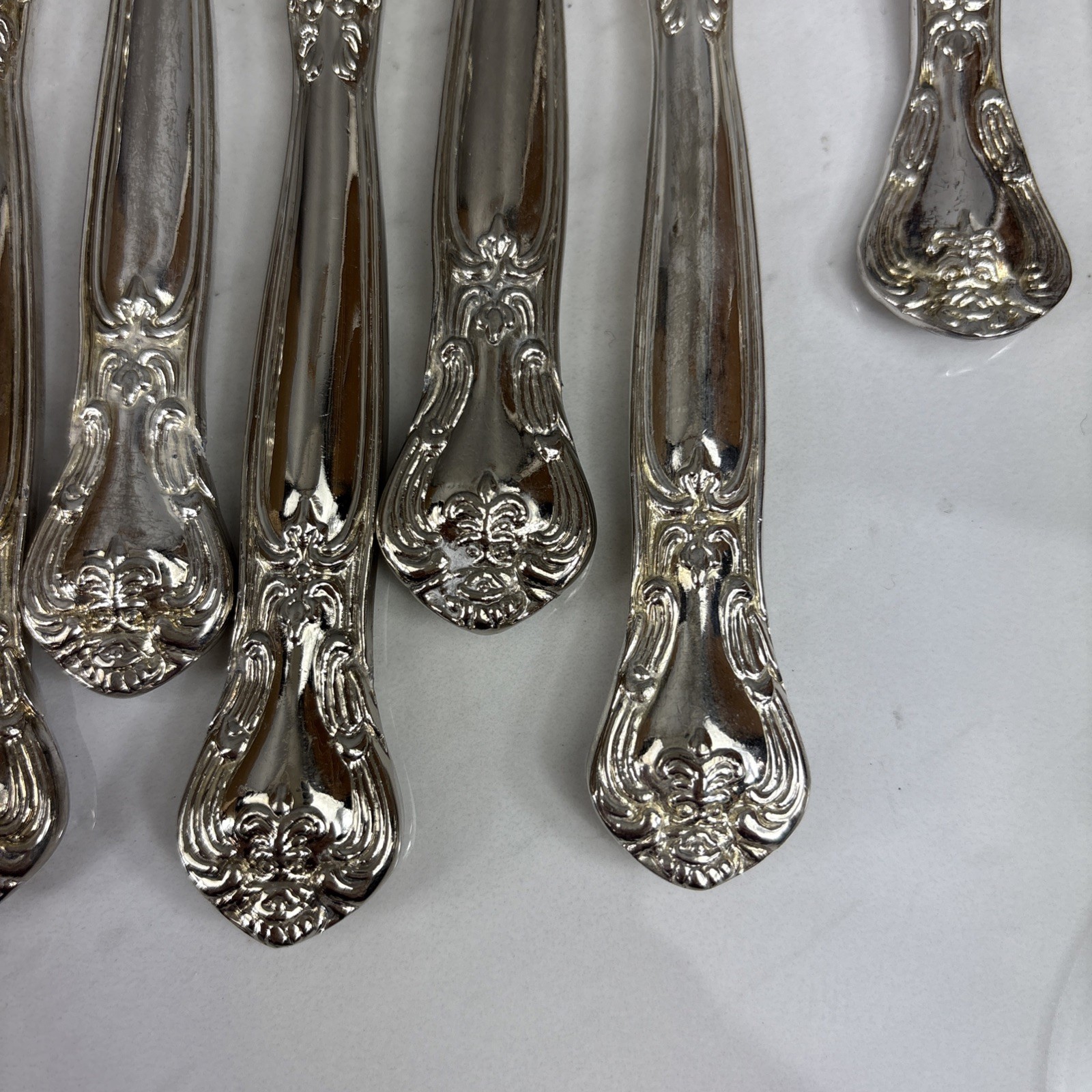 Godinger Silver -Plated Flatware Grand Master 27 pieces Fleur-De-Lis