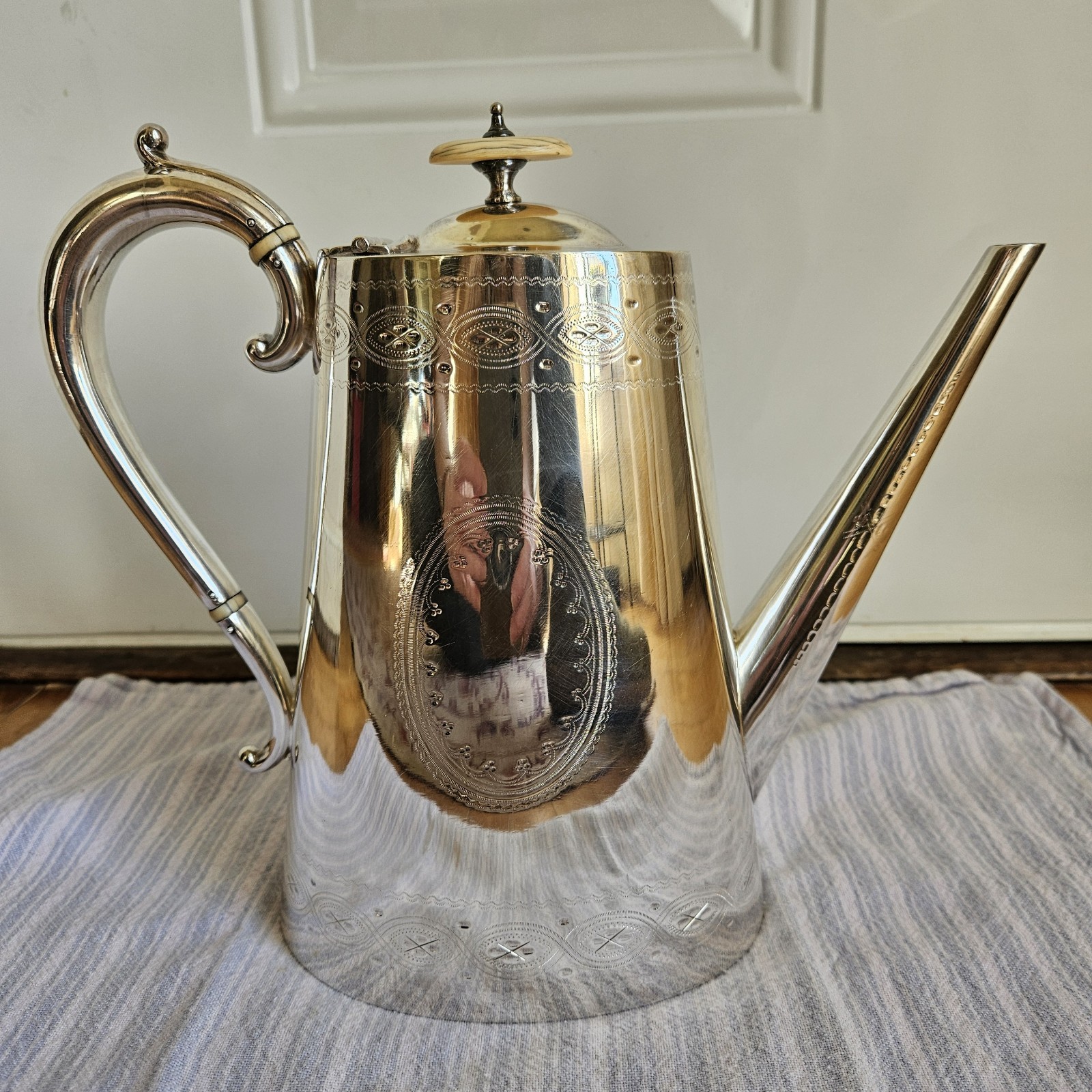 1914 Edwardian antique Goldsmiths & Silversmiths Co. Coffee Pot: pattern EP 1053