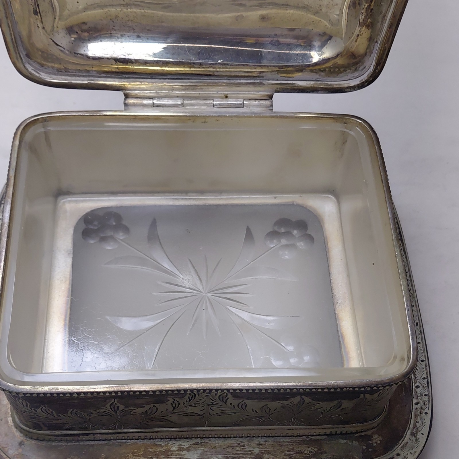 Hukin & Heath Silverplate Victorian Floral Art Nouveau Footed Dish w/ Lid