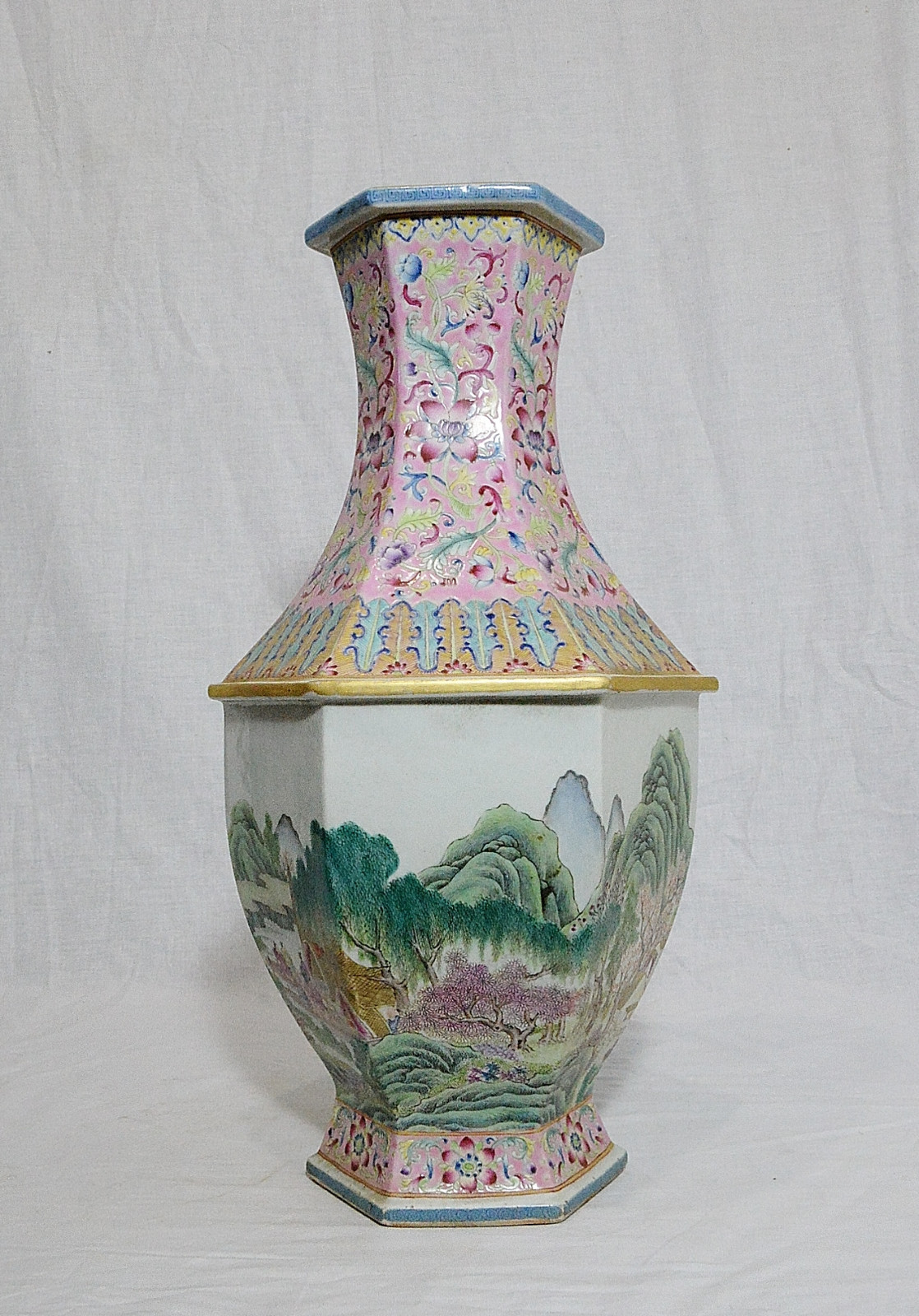 Chinese Famille Rose Porcelain Vase With Mark M542