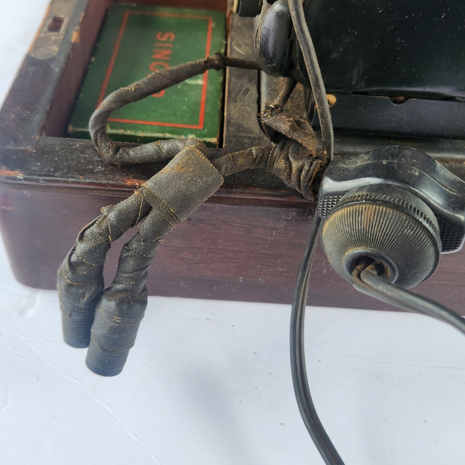Antique Singer Sewing Machine with Accessories and Bentwood Case Cover 1924