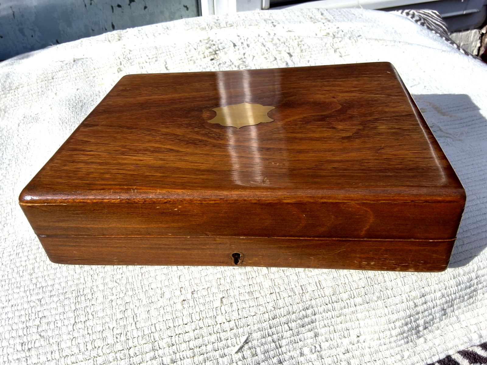 ANTIQUE VINTAGE WOODEN CANTEEN STORAGE BOX with BRASS CARTOUCHE