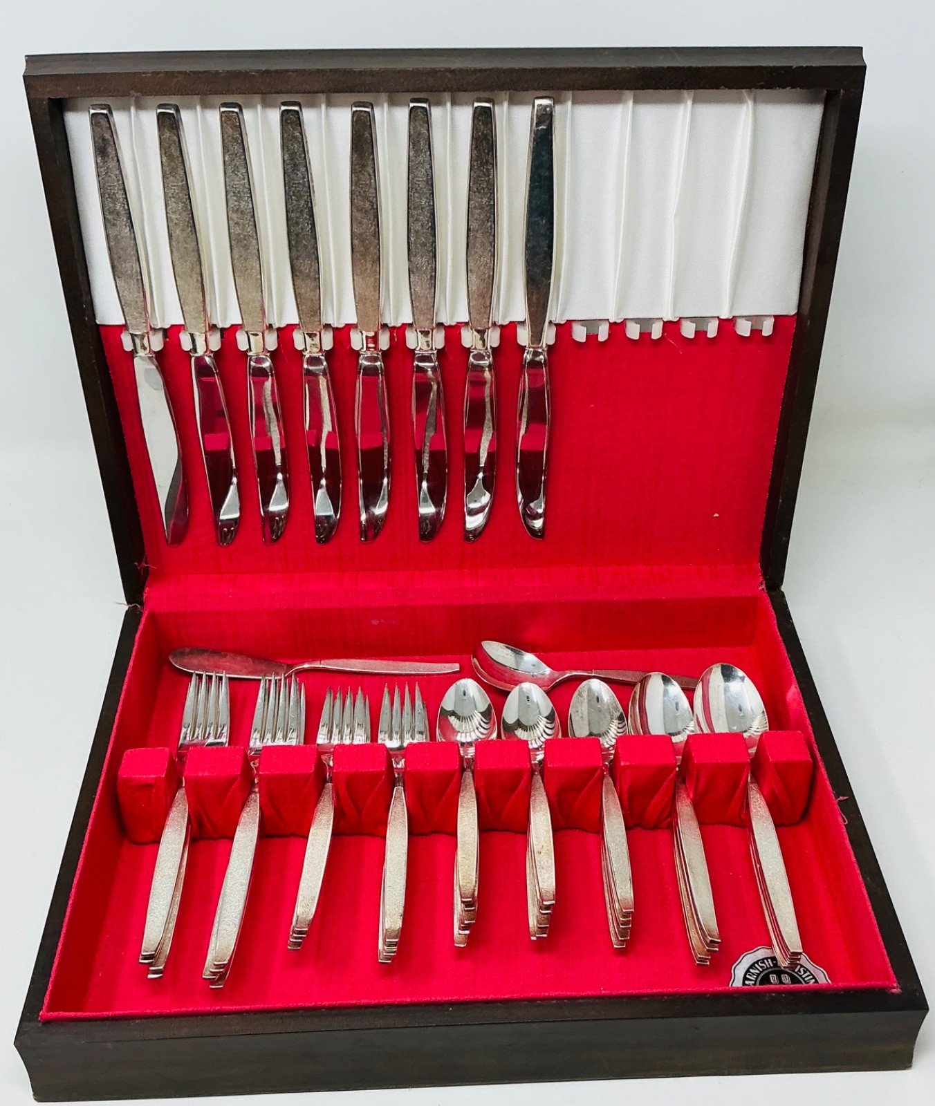 Oneida Community Silver Sands 64 Pc Flatware w/ Chest Tarnish Resistant Serves 8