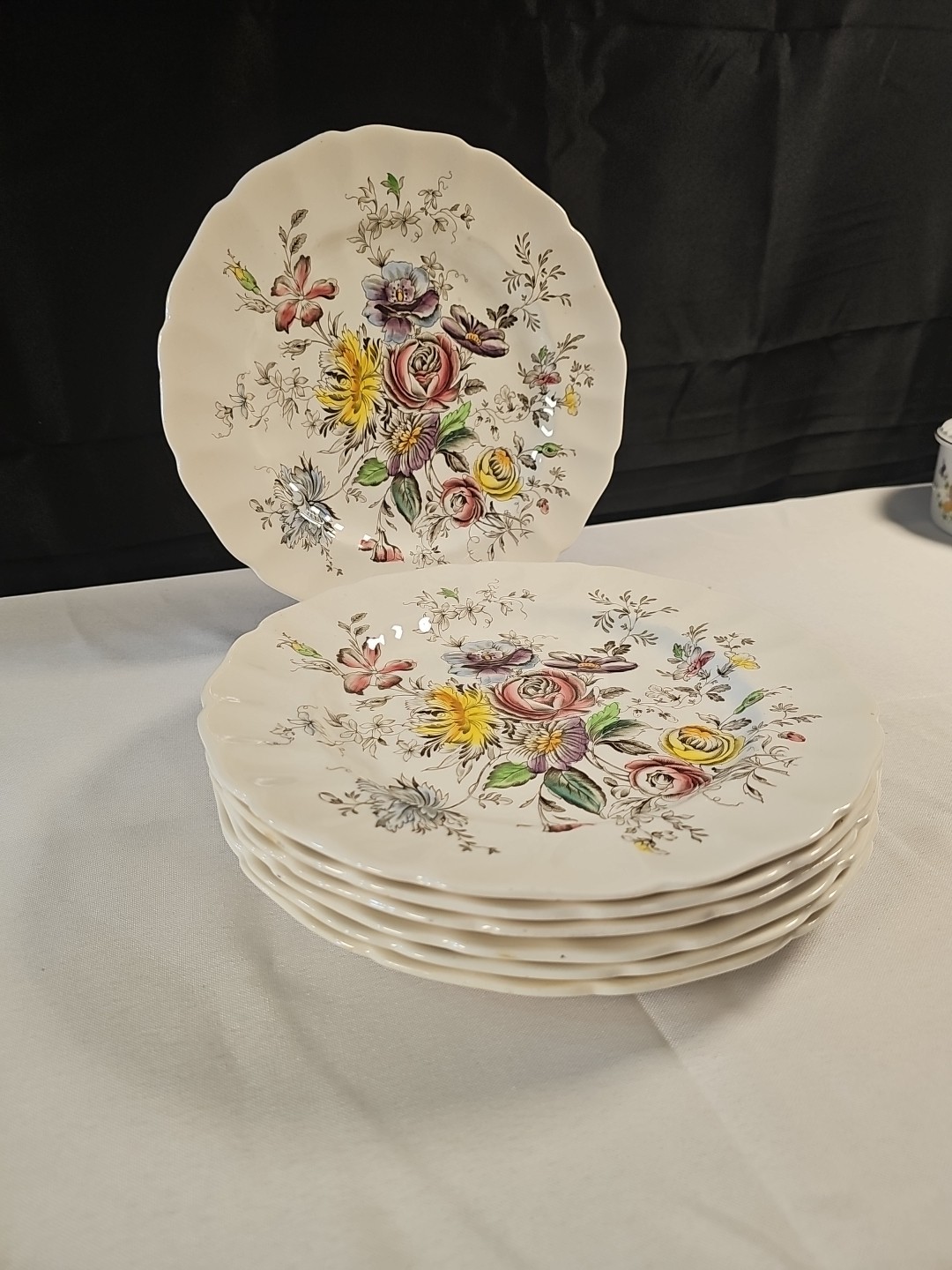 Vintage Johnson Brothers Sheraton Floral Center Dinner Plates | Set of 7