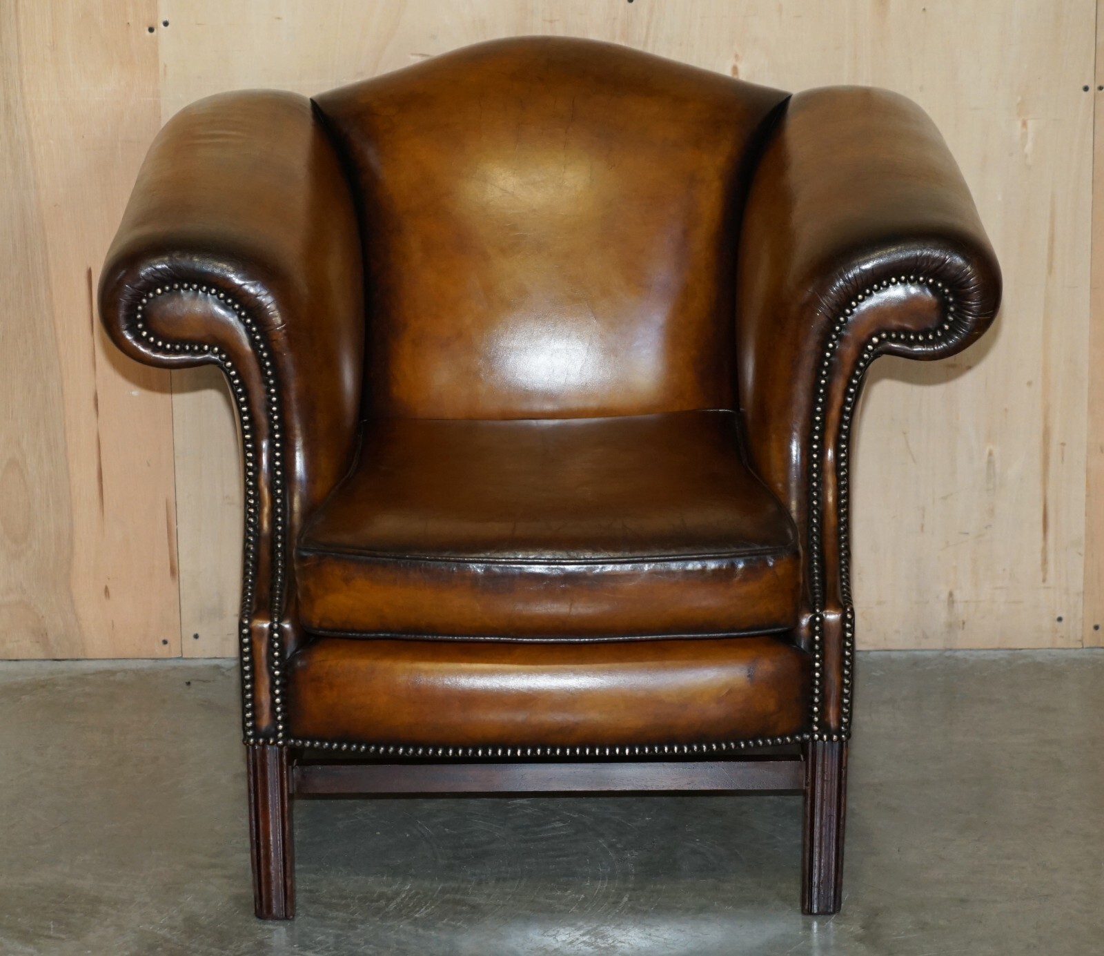 FINE ANTIQUE REGENCY HUMPBACK STYLE RESTORED BROWN LEATHER SOFA ARMCHAIR SUITE