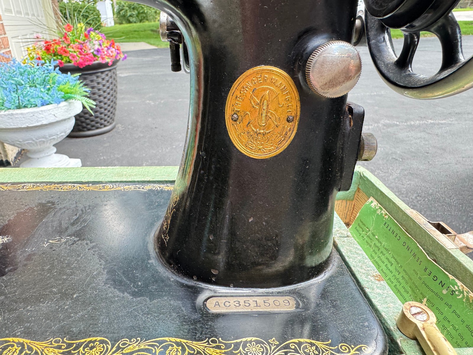 Antique Singer Sewing Machine Model 66 1928 AC351509 Foot Pedal & Accessories