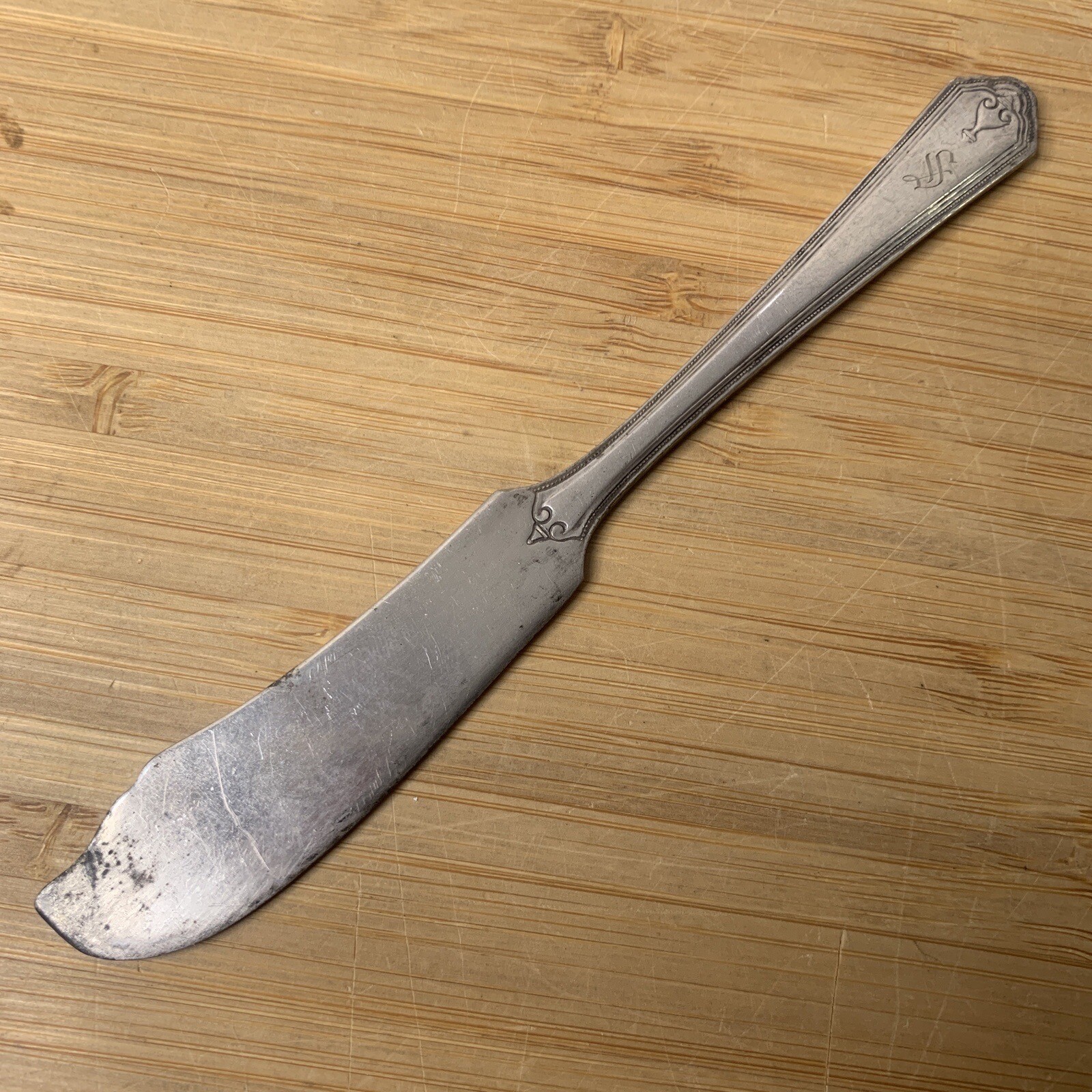 1835 R. Wallace Pat. 1926 Art Deco Knife Butter Spreader w/ Letter ‘S’ Monogram