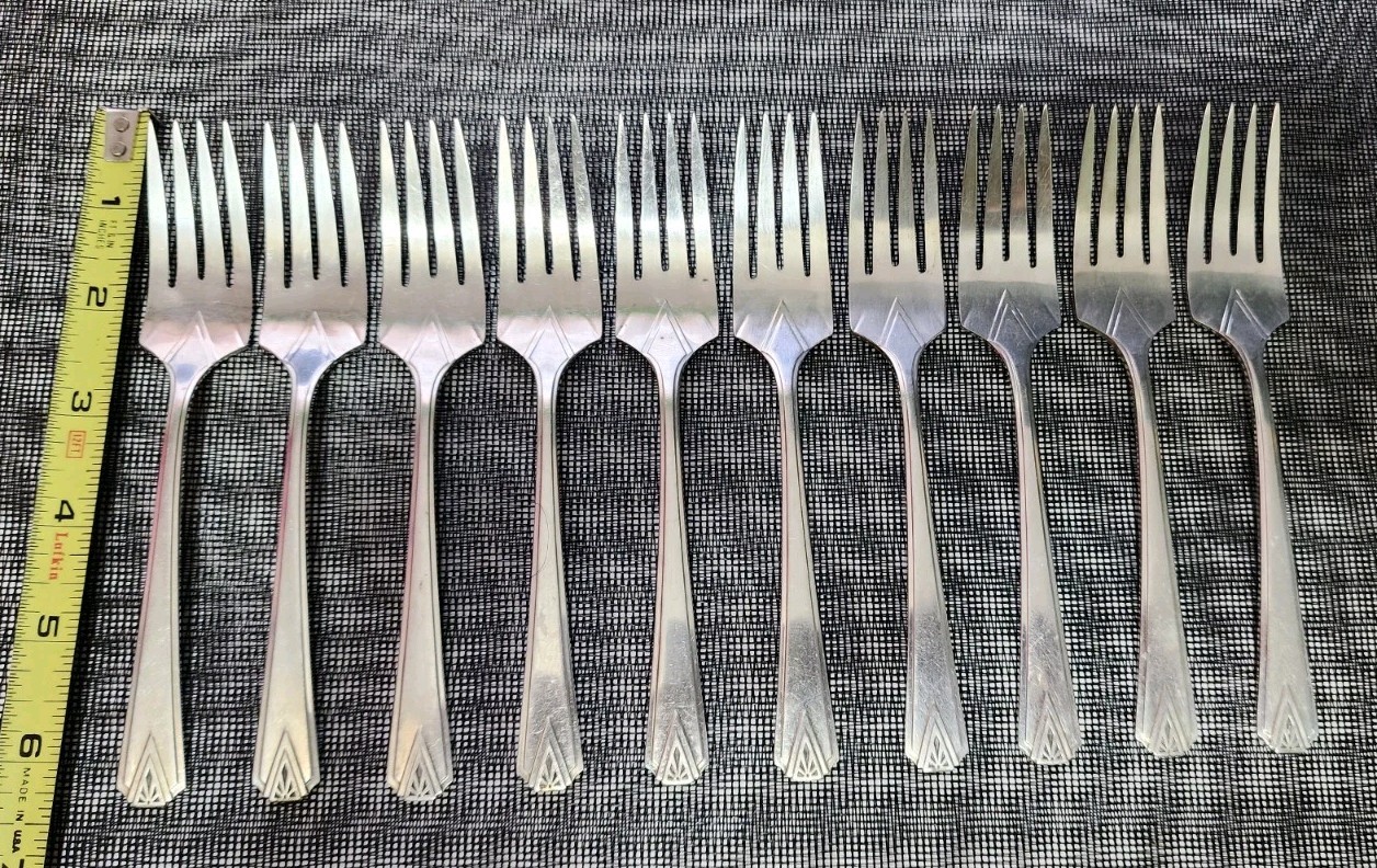 👌LOT OF 10 ART DECO c1929 DEAUVILLE SILVERPLATED “6 1/8” SALAD 🥗🍅😋 FORKS