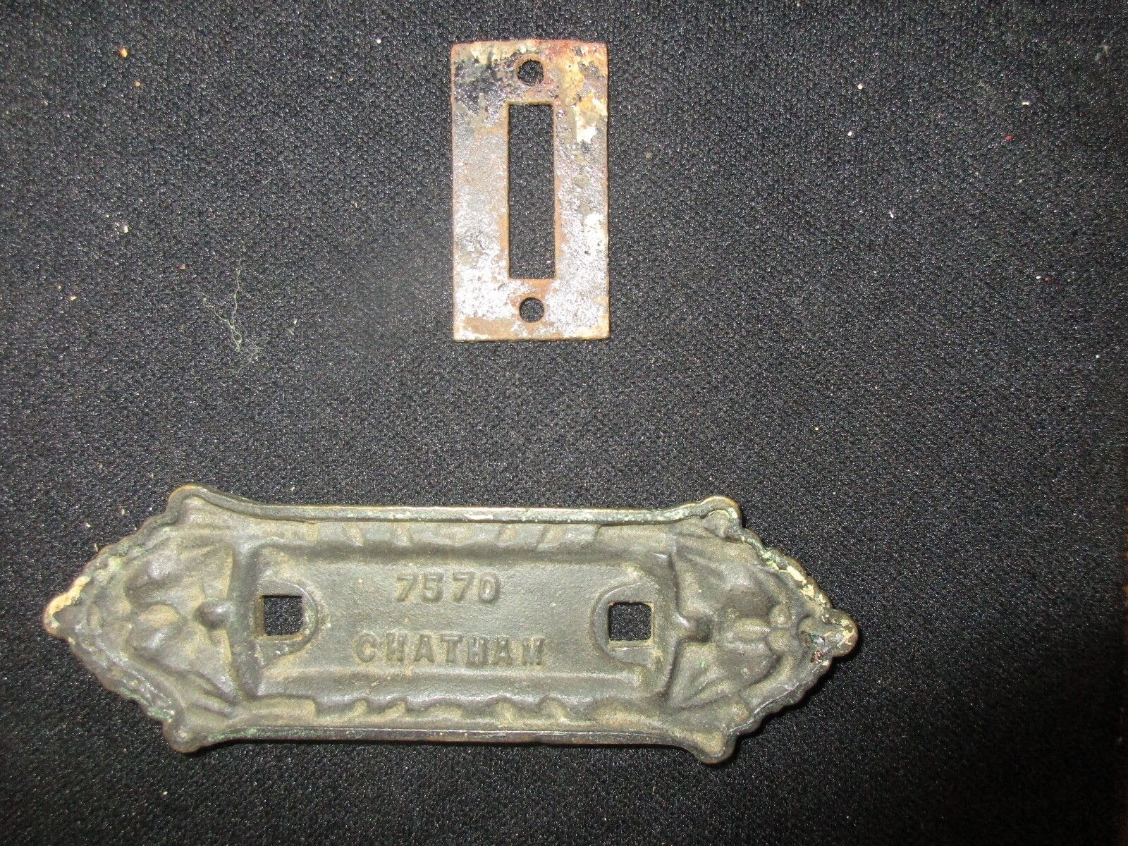 (2) ANTIQUE IRON ORNATE 5′ WINDOW SASH LIFT PULL PART+2″ IRON ESCUTCHION #7