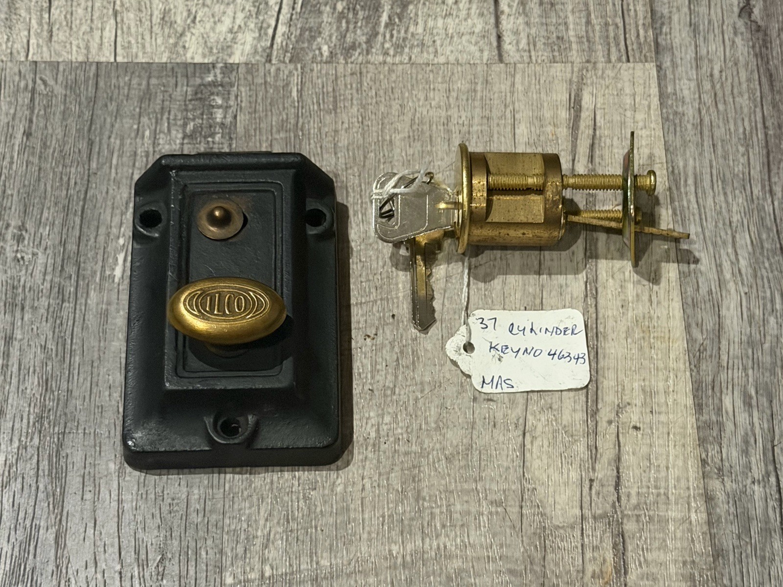 VTG ILCO Cast Door Lock Latch W/ Deadbolt Turn Knob & 37 Deadbolt Cylinder/Keys