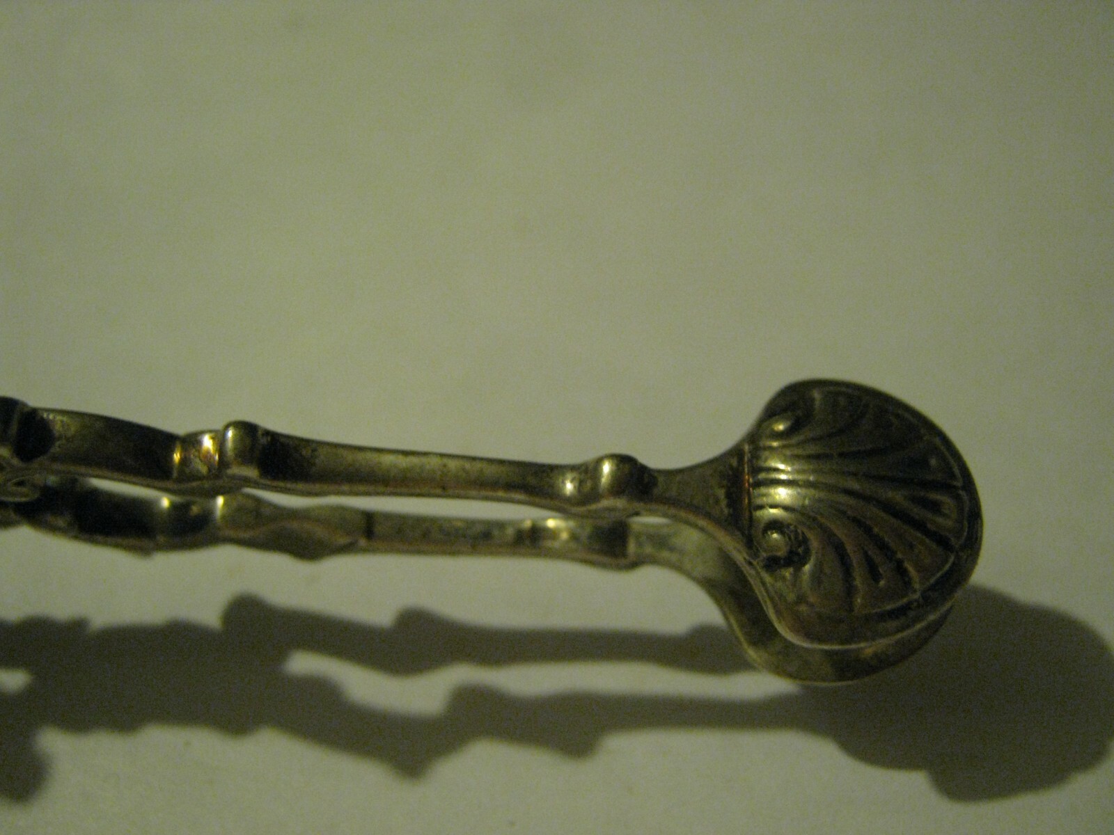 Georgian Design 1917 Wakely & Wheeler Sterling Silver 4″ Sugar Nips, Clam Shells