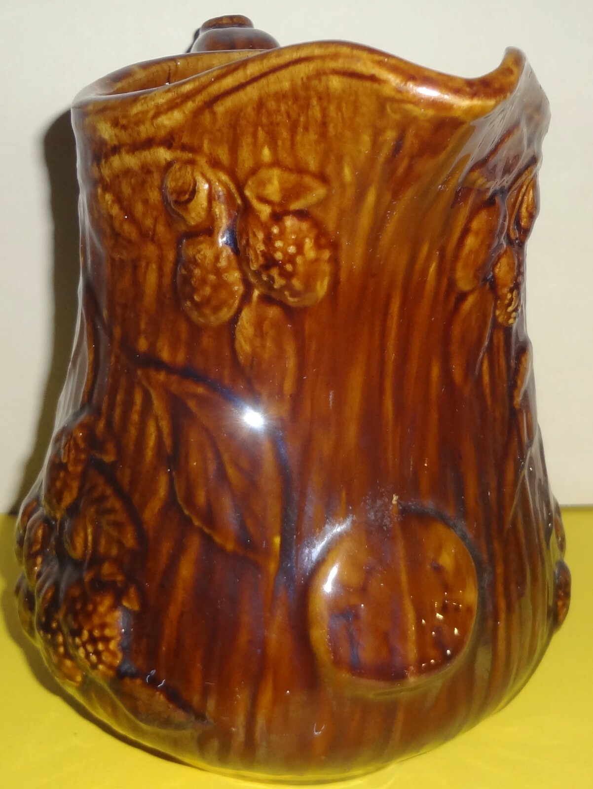 Large MIDWESTERN ROCKINGHAM tortoise shell BERRIES & LEAVES PITCHER – (Book Pc.)