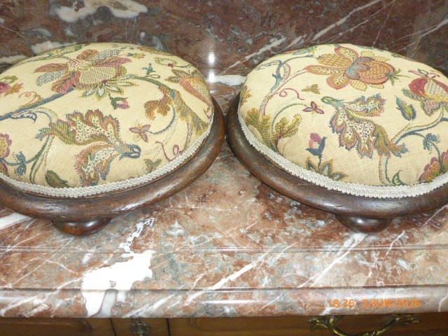 Antique oak round Footstools x2 Pair with bun feet 12 1/2″ dia x 3 1/2″ high