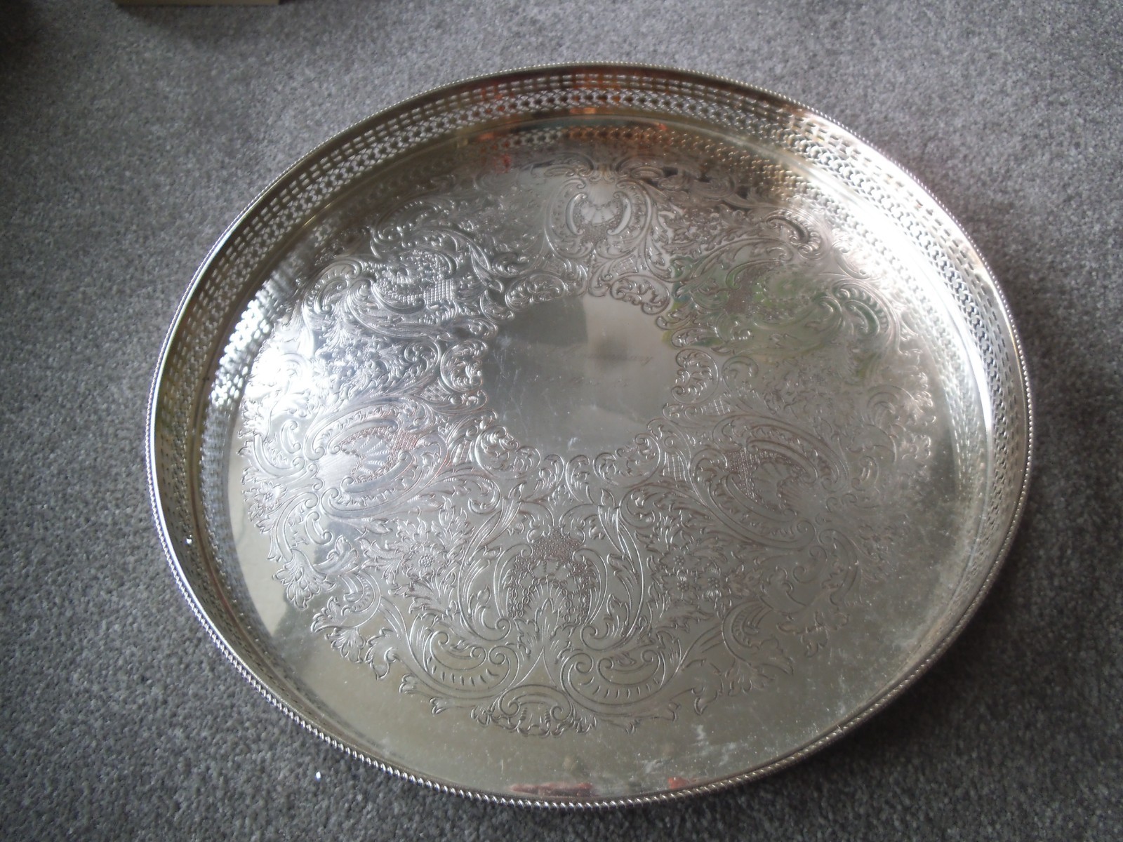 BARKER ELLIS ~ EPNS ~ ENGLAND ~ FOOTED ROUND TRAY / SALVER 37cm