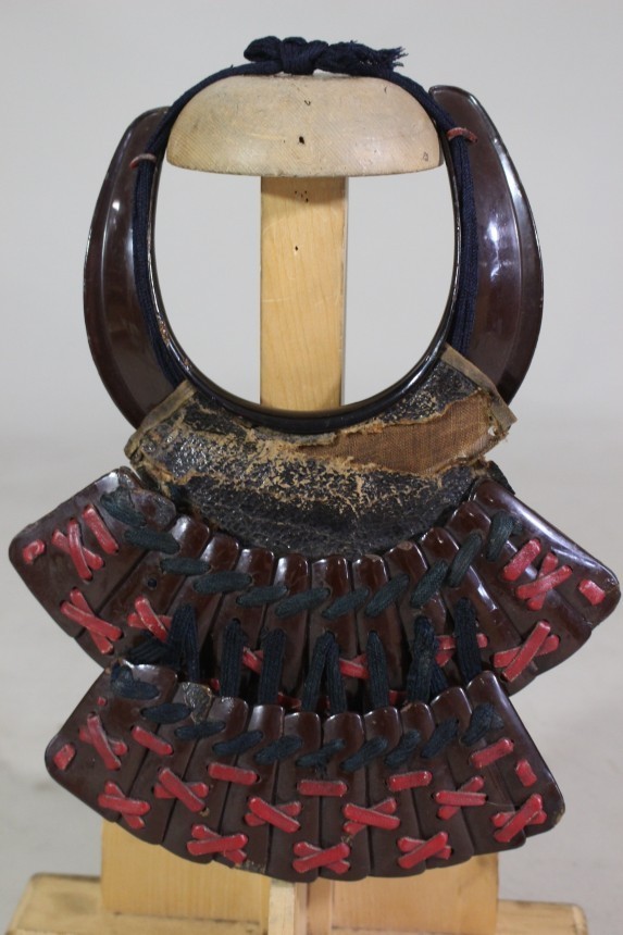 NODOWA w/HONKOZANE MENDARE of YOROI (armor) : EDO : 11.0 × 9.1 ” 600g