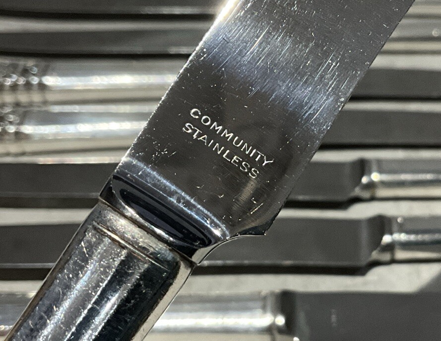 Oneida Community Coronation Silverplate 8 French Dinner Knives aka Hampton Court