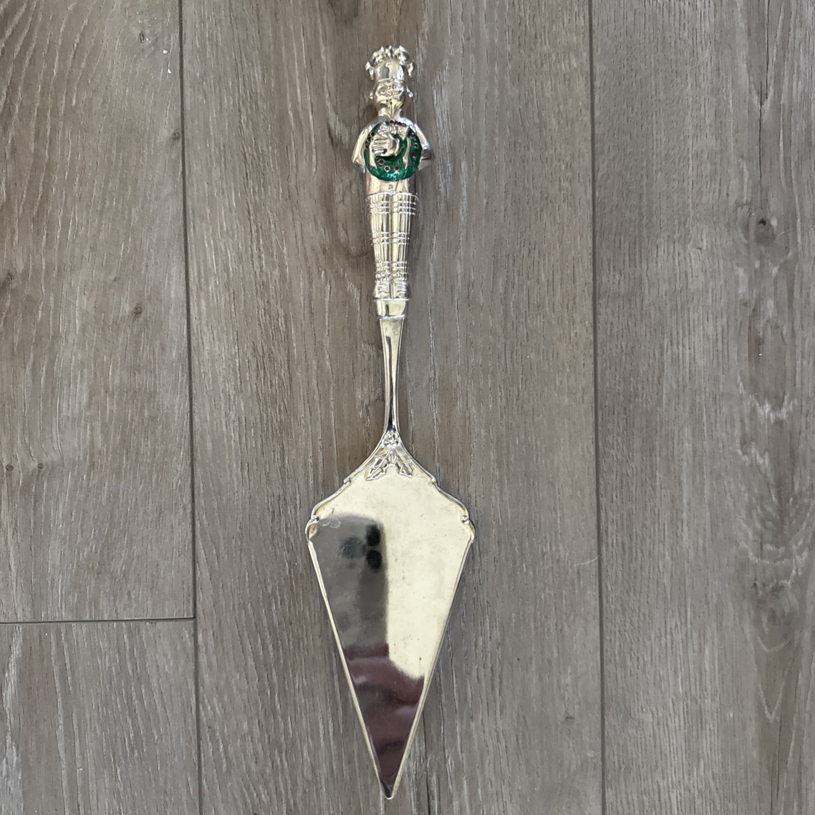 Reed & Barton silver plated cake server Chef With Holiday Wreath ￼