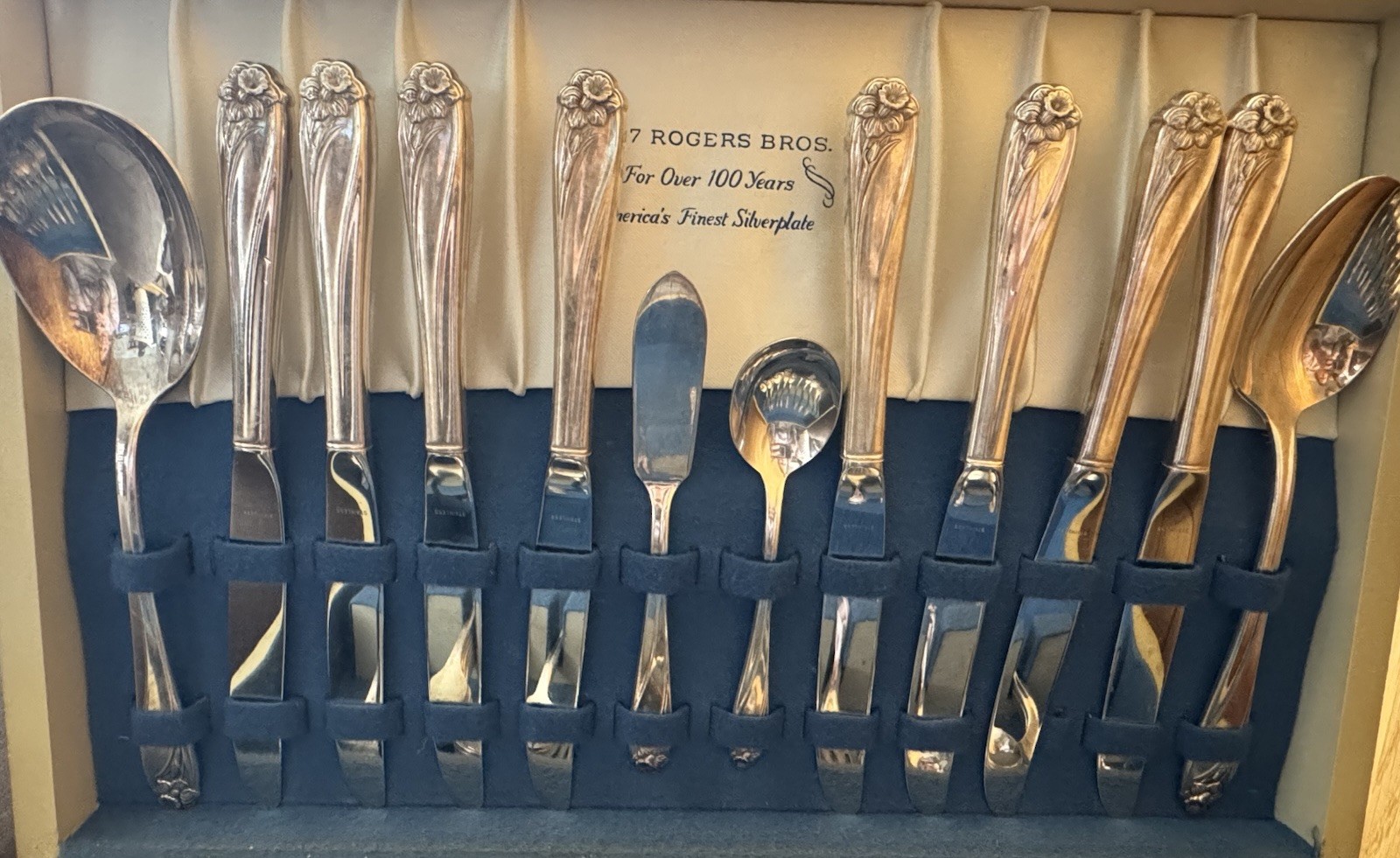 1847 Rogers Bros Silver Plated Flatware Set Daffodil Pattern, 56 Pieces