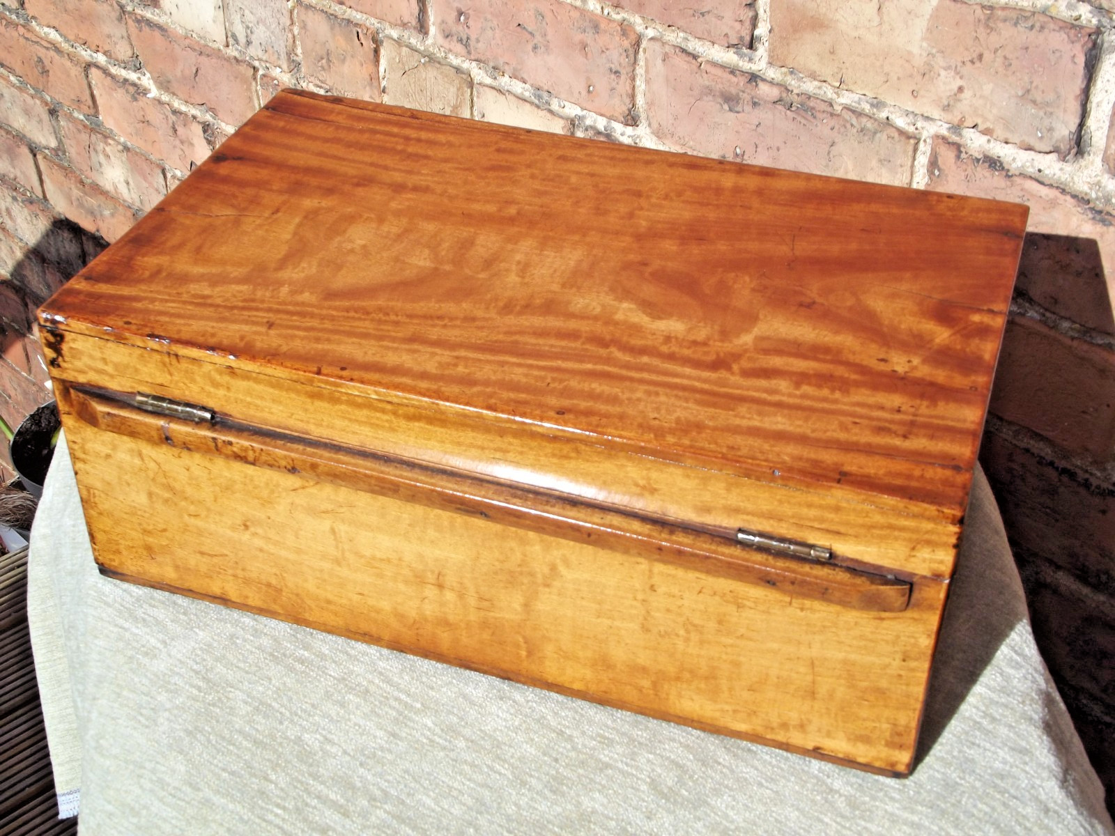 Interesting three-fold Writing Slope with ruler two types of secret compartments