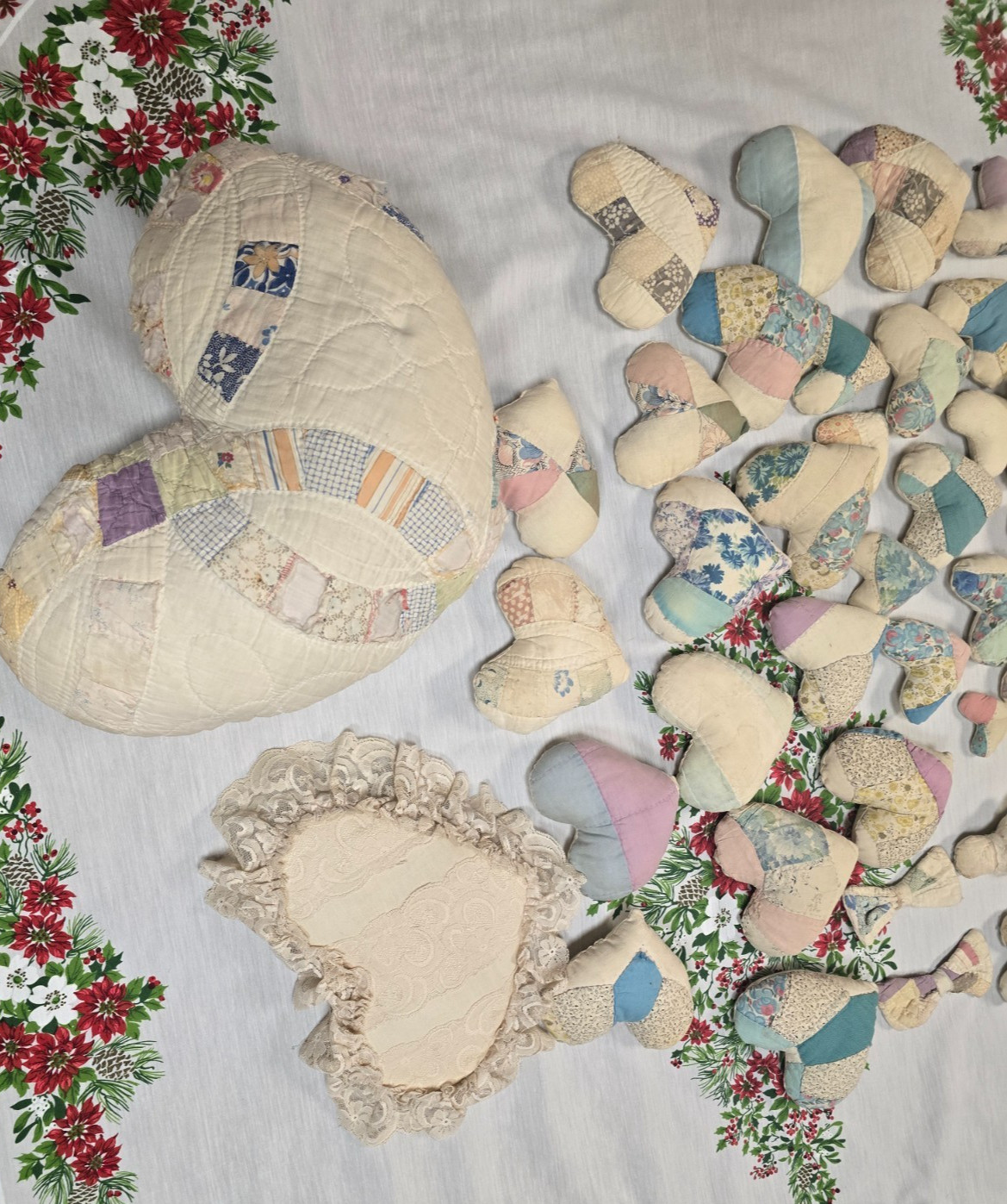 PRIMITIVE ANTIQUE QUILT HEARTS lot of 40