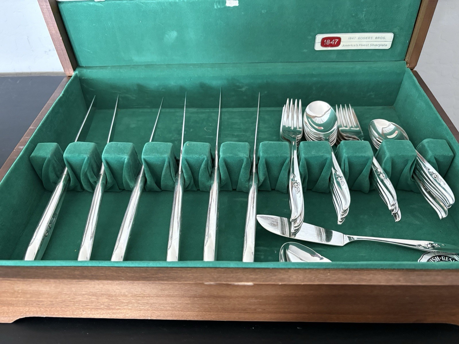 Magic Rose Pattern 1847 Rogers Bros Silverplate flatware and storage chest
