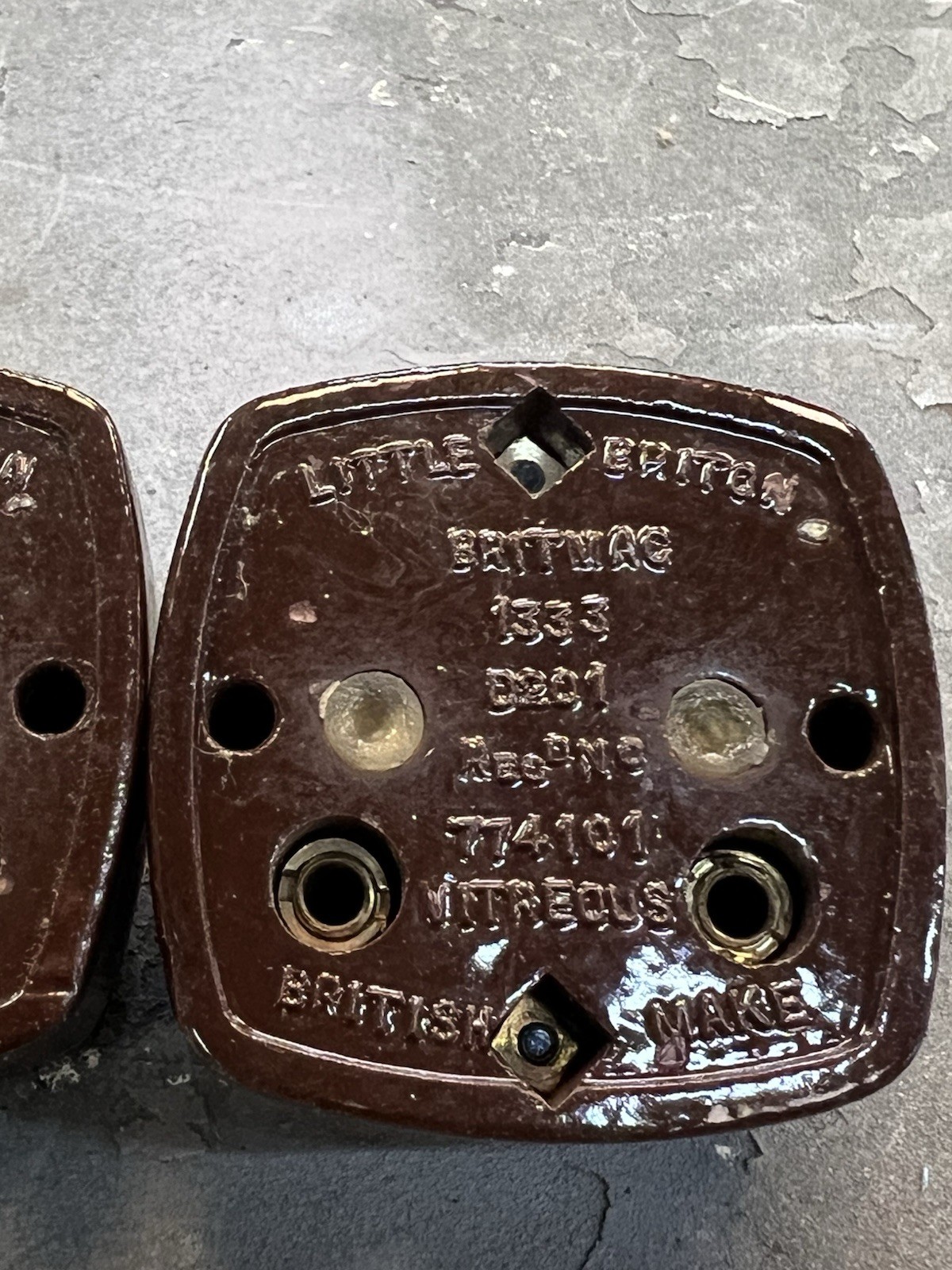 2x Vintage Britmac Bakelite Light Switches Brown Toggle Dolly Switch 1930s