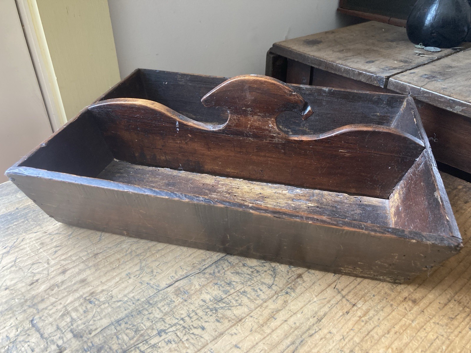 Fish Tail! Antique Primitive CANTED SIDE WOODEN CUTLERY TRAY in dark stain