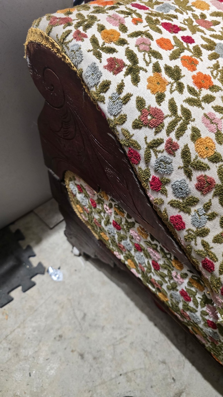 Antique Victorian Fainting Couch/Fold Out Bed