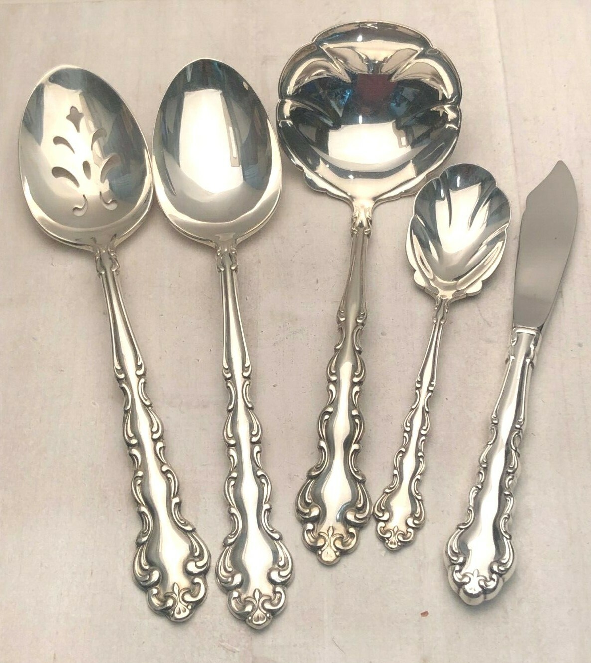 Modern Baroque by Community/ Oneida silverplate flatware 45 piece Service for 8