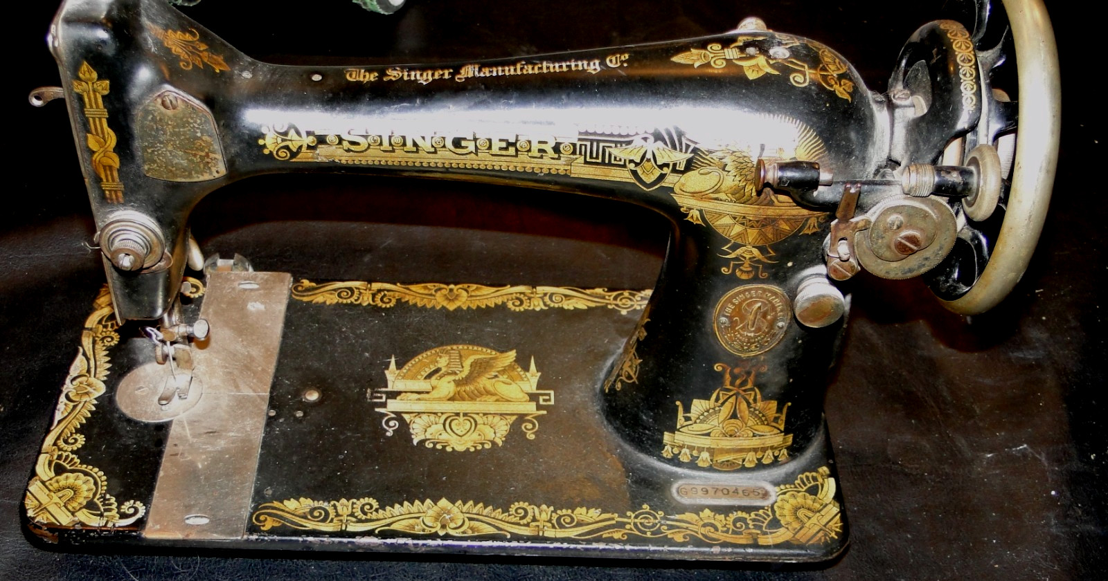 Singer Model 127 Sphinx Treadle Sewing Machine, Needle Goes Up & Down Manually R