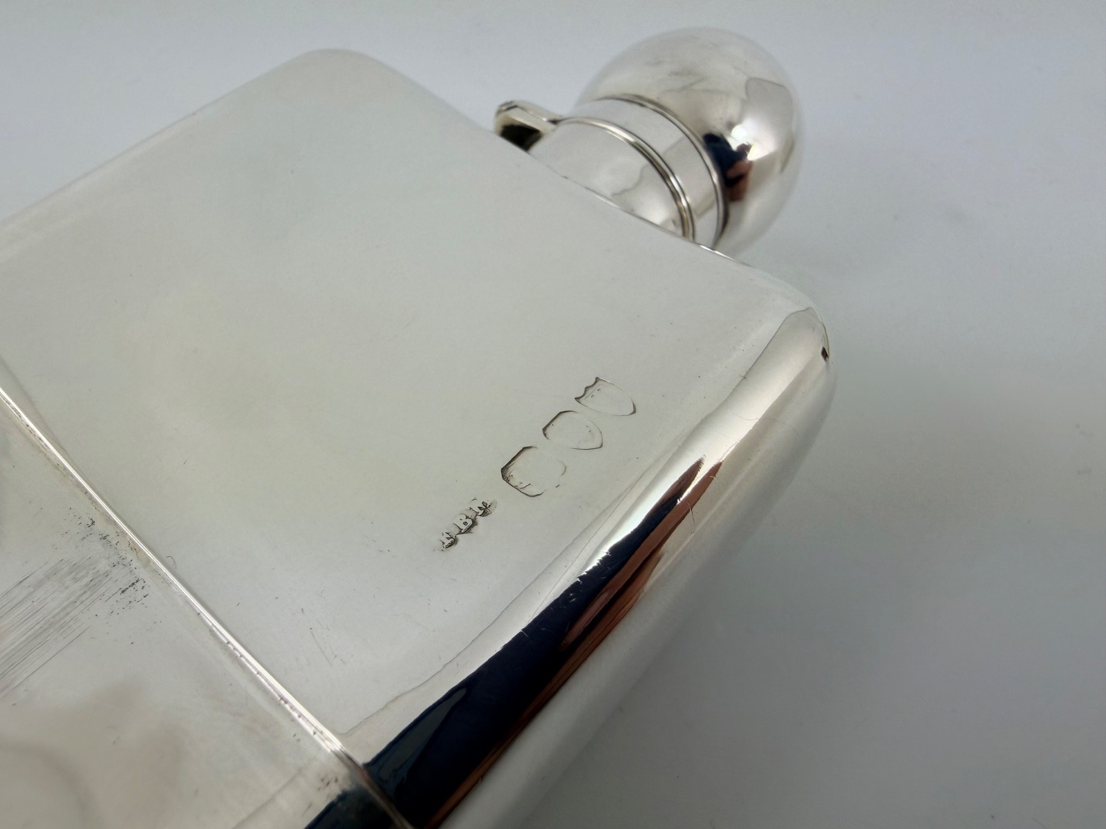 SOLID STERLING SILVER HANDSOME VICTORIAN PLAIN HIP FLASK LONDON 1894 184G