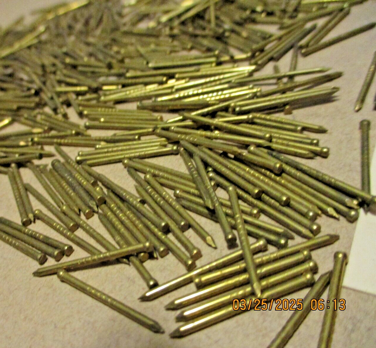 125 – ORIG. VINTAGE, 3/4″ X 1/16″ – SOLID BRASS FINISH NAILS MADE IN U.S.A.