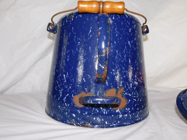 old primitive enamel enamelware granite graniteware coffee pot farmhouse antique