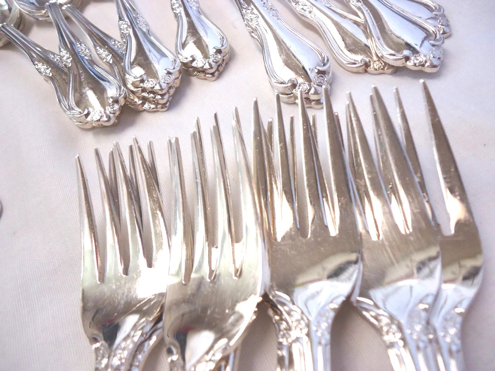 SILVERPLATE JAPAN FLATWARE 34-pieces