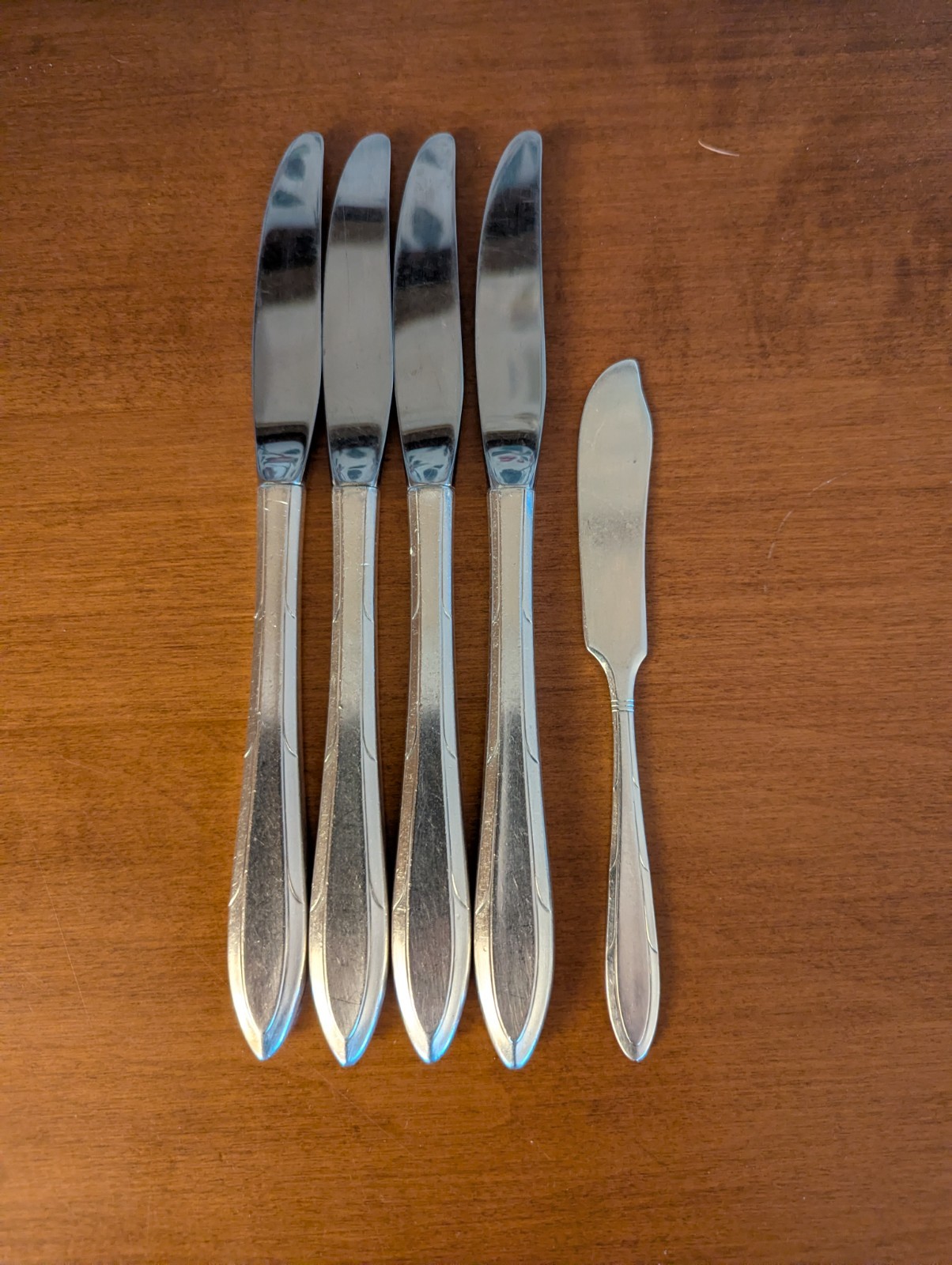 5-Vintage Oneida Nobility Reverie Silverplate (4)Knives(1) Butter Knife