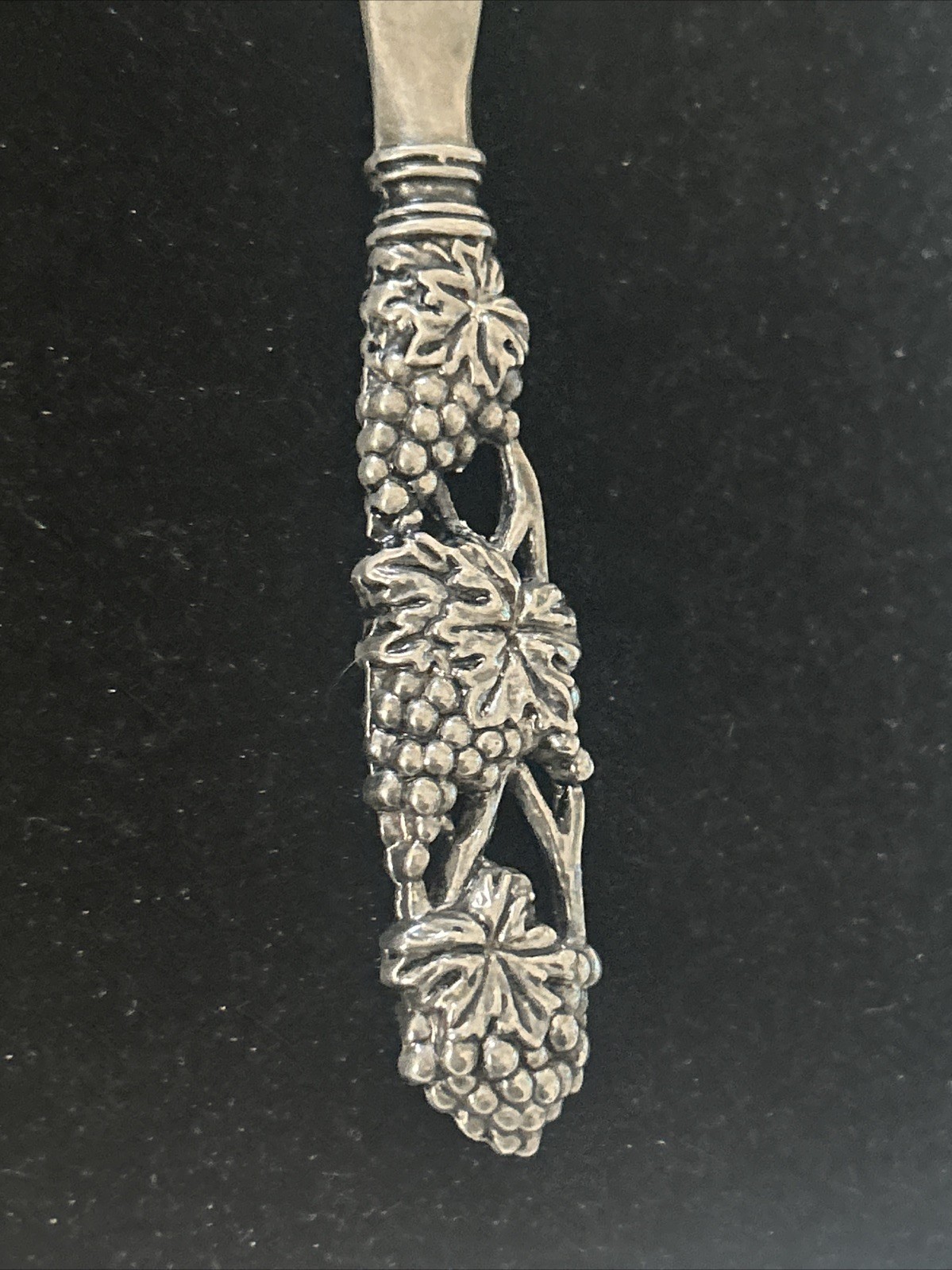 Antique Vintage Silver-Plated Bread Butter Spread Knife Ornate Deco Grapes Leaf