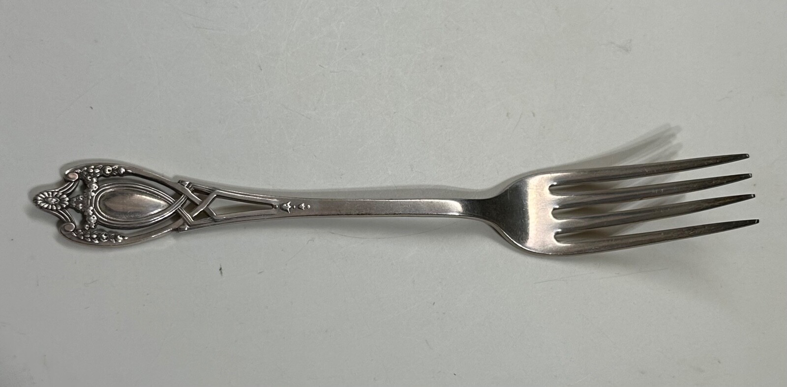 Rogers, Lunt & Bowlin – Monticello Sterling Silver 7 1/2” Dinner Fork / 1 pc