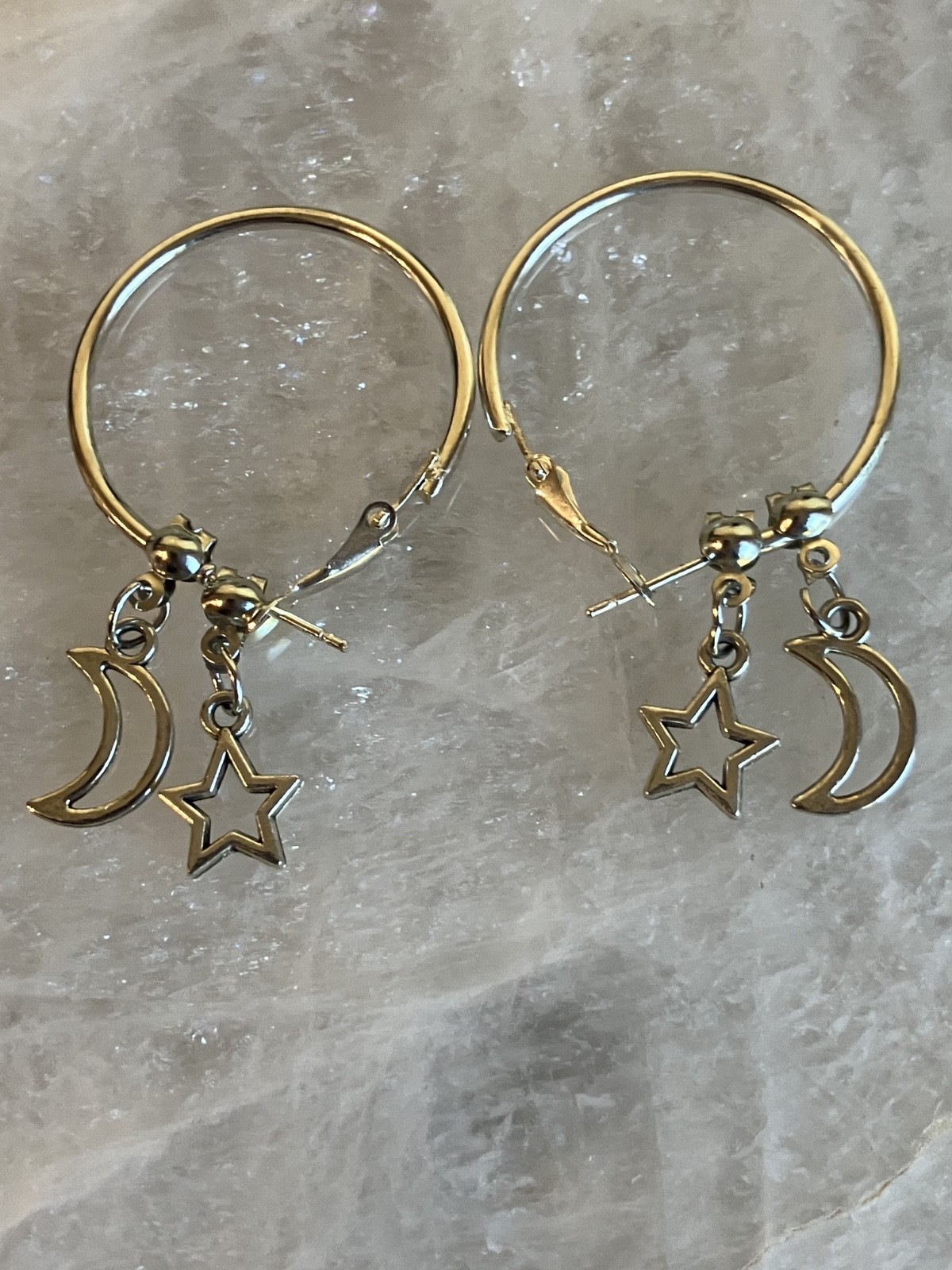 VINTAGE SILCVER TONE HOOP EARRINGS MOON STAR DANGLE CELESTIAL CHARM 1.75″ 0.1oz