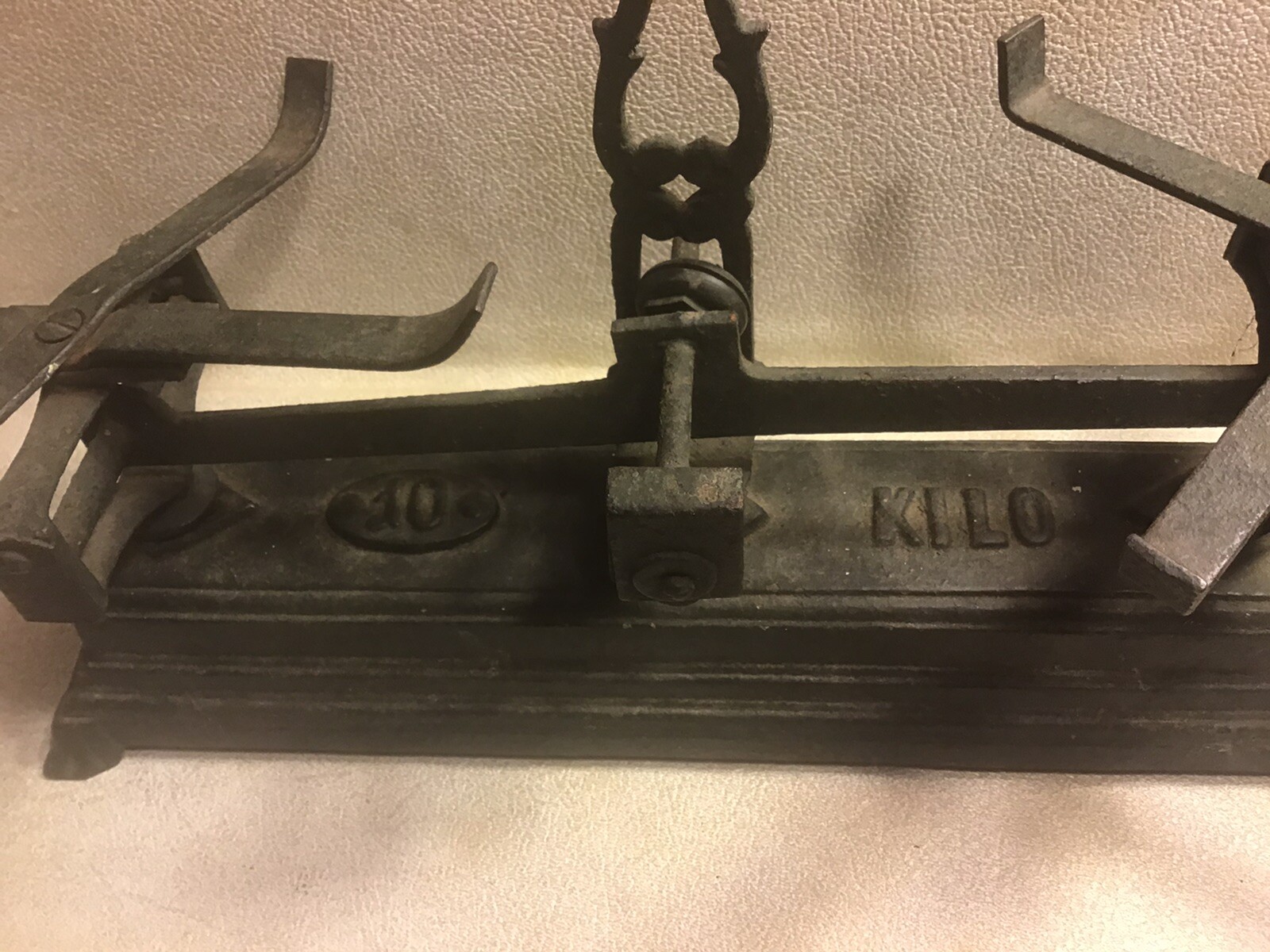 Antique cast iron candy or farm scale, 10 kilo, heavy & ornate, works