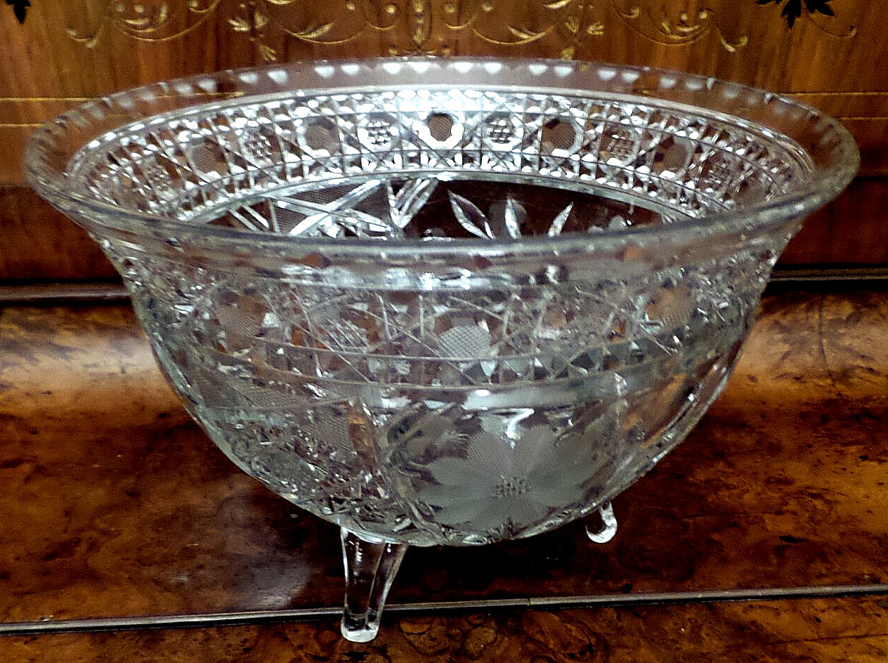 ANTIQUE AMERICAN BRILLIAN CUT GLASS BOWL FLORAL BEVELED 8.5X6″ THREE LEGS