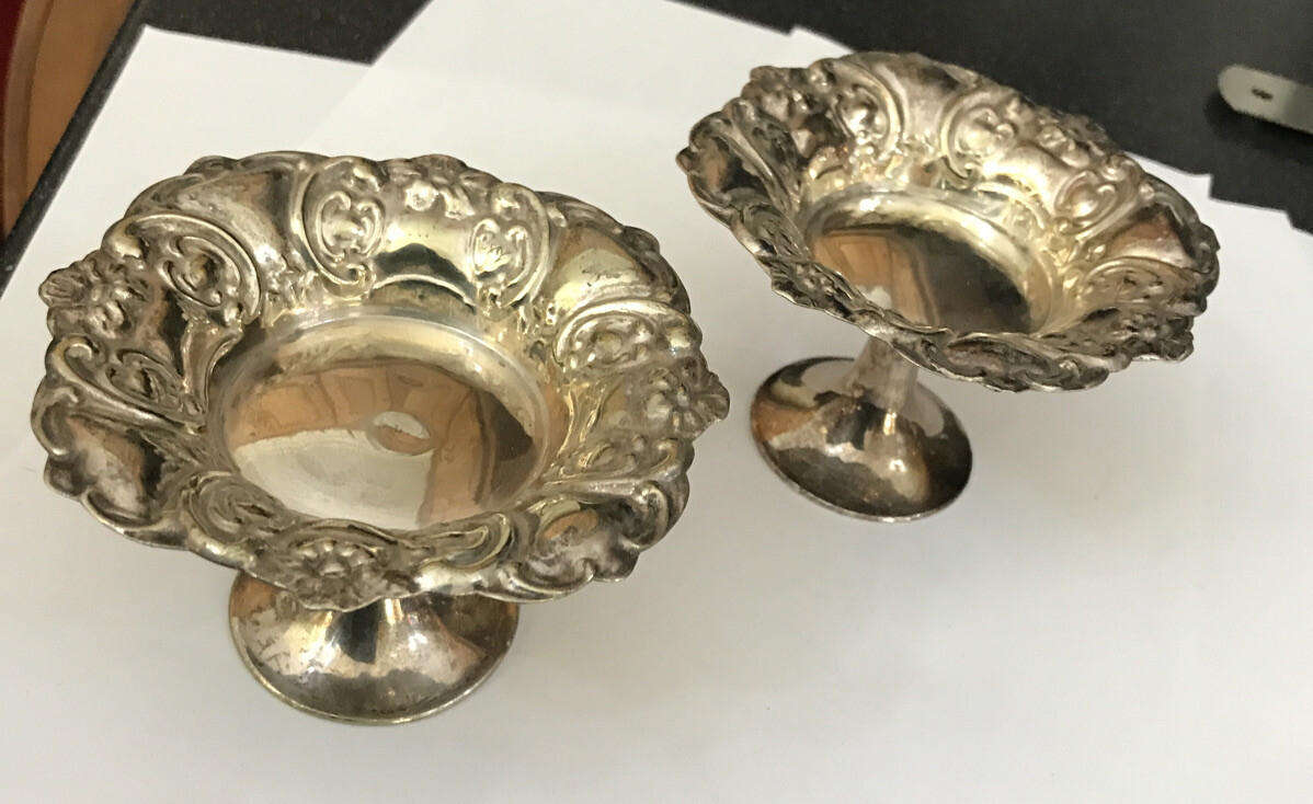 VINTAGE ANTIQUE PAIR EPNS SILVER PLATE PEDESTAL NUT DISHES BOWLS REPOUSSEE