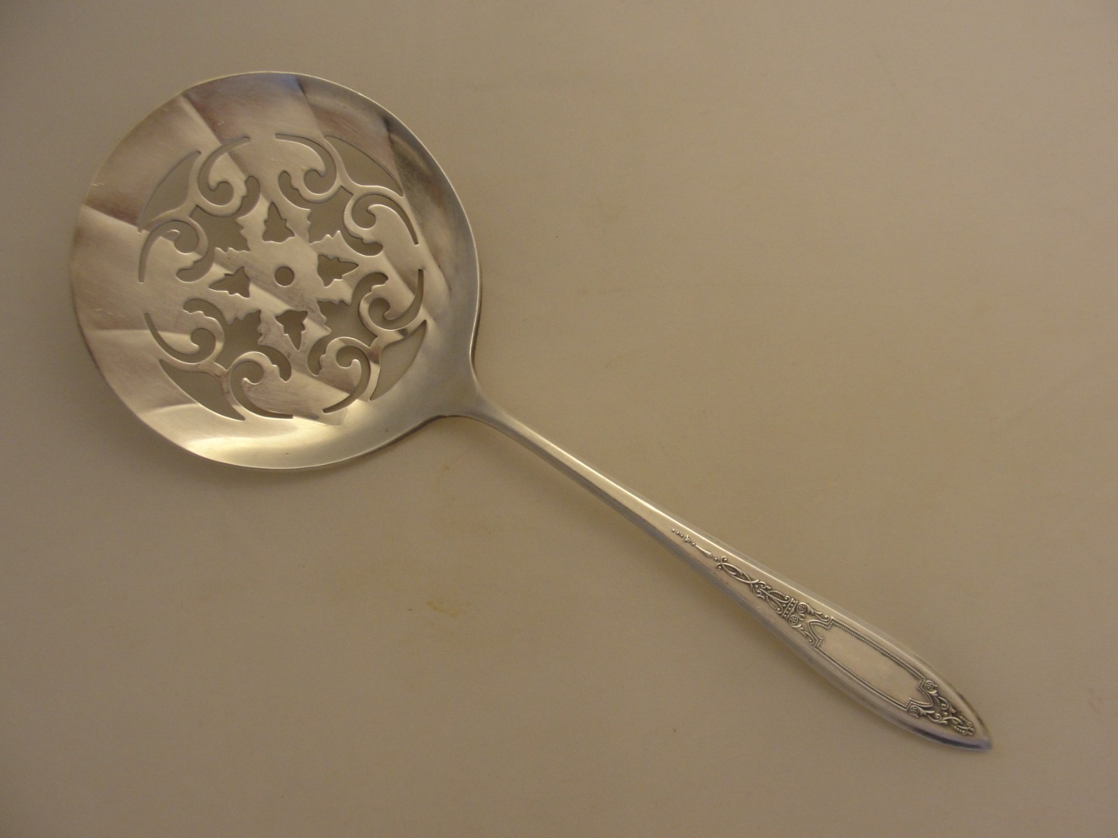 ANTIQUE 1934 DEBUTANTE / PRINCESS ROYAL SILVER PLATE TOMATO SERVER LOT * 142