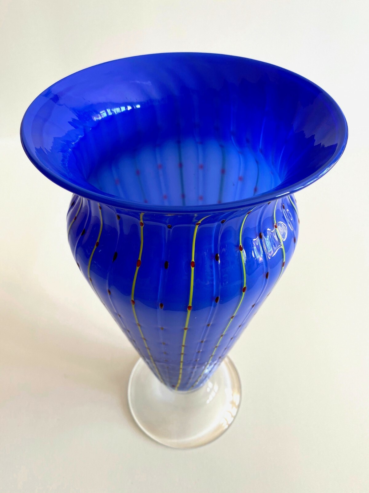 POST MODERN 1980’S ROYAL BLUE MURANO ART GLASS DOTTED STRIPE LARGE FLOWER VASE