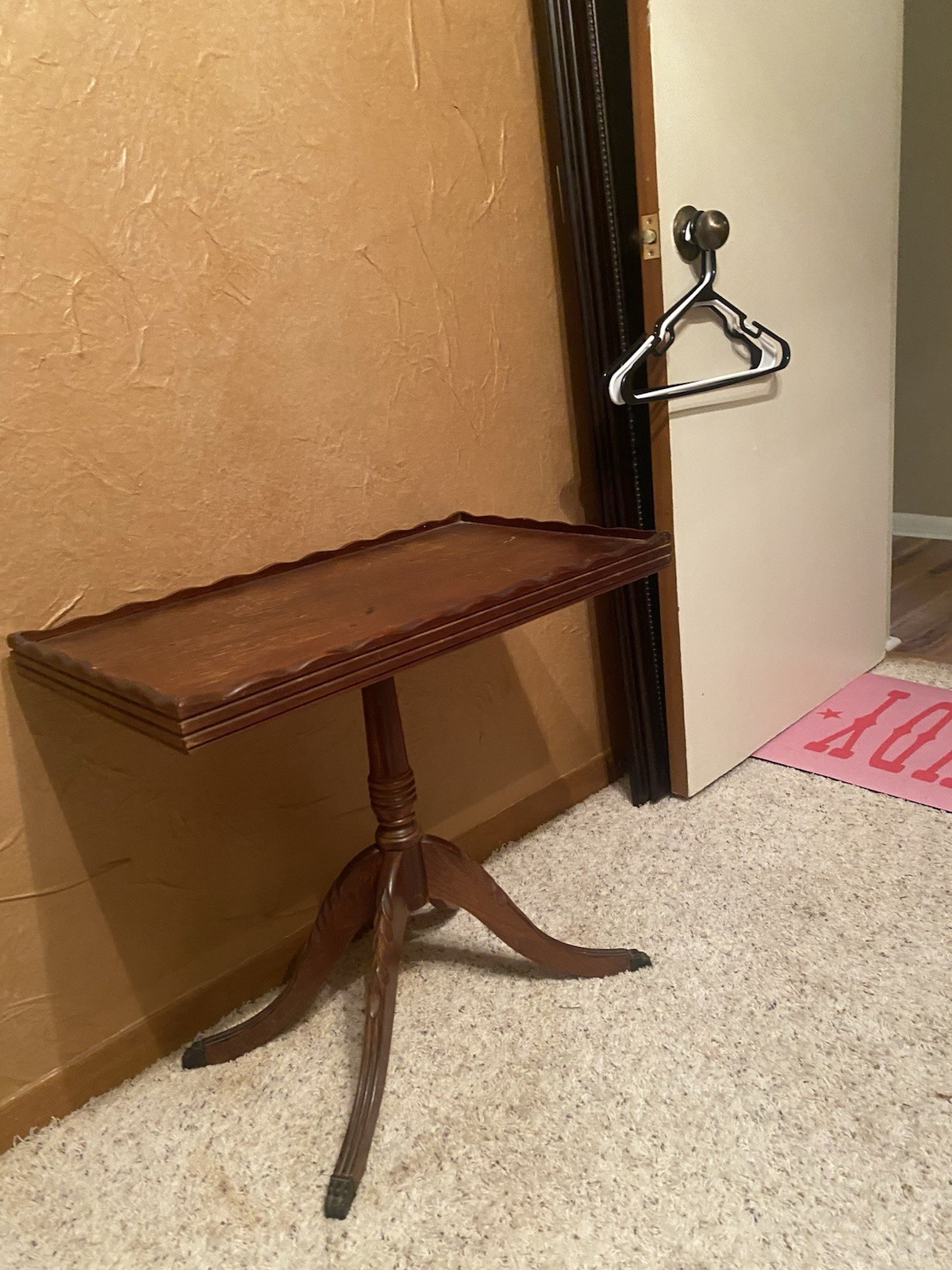 Vtg Duncan Phyfe Style Mahogany Pedestal Scalloped Tray Top Claw Foot Table