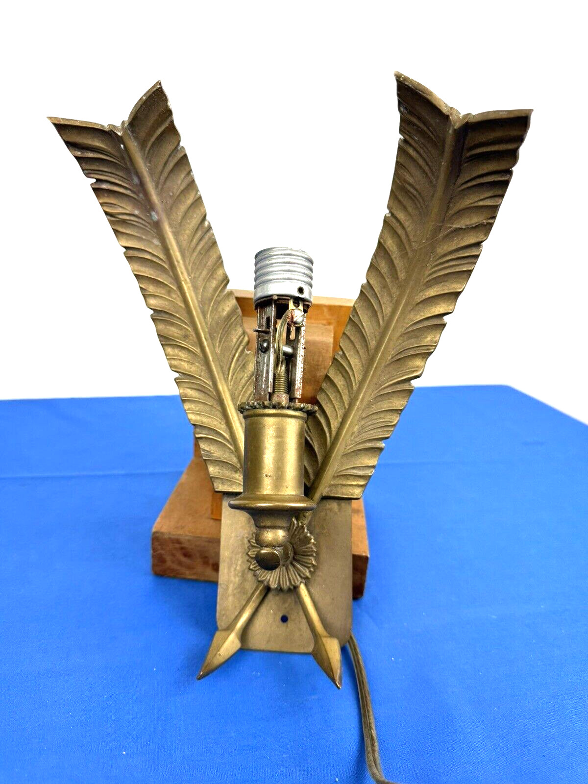 Vintage Brass ARROW Sconce Light Fixture MADE in SPAIN 10.25″H X 8″W, 4″ Curve