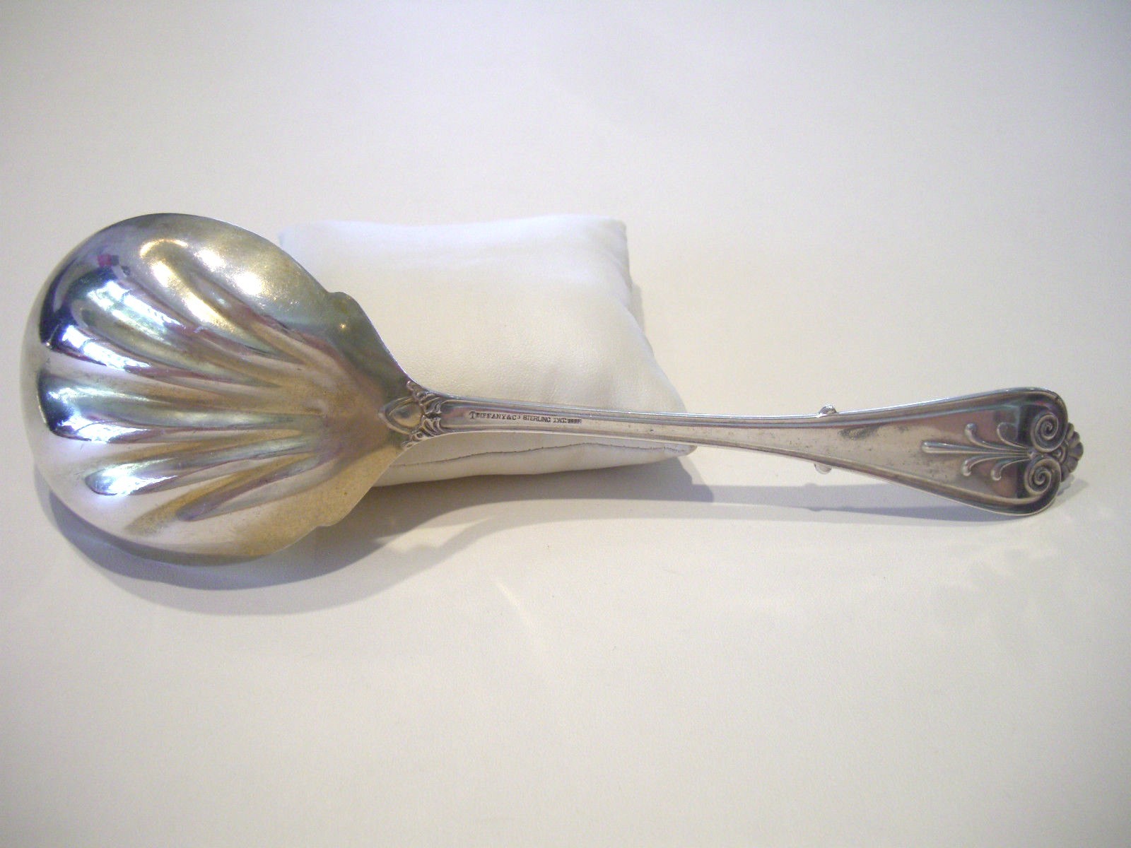 ANTIQUE TIFFANY & CO BEEKMAN PATTERN 1869 STERLING SILVER 9″ GOLD SERVING SPOON