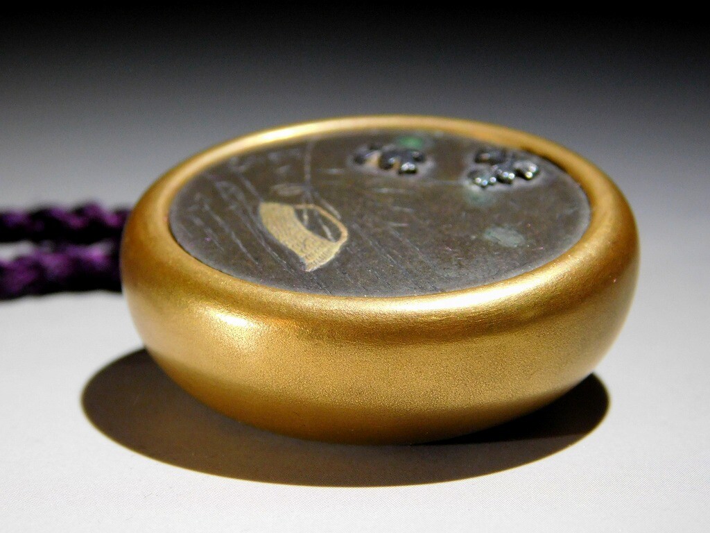 Signed Makie Lacquer Kagamibuta Netsuke Japan Edo original inro ojime antique
