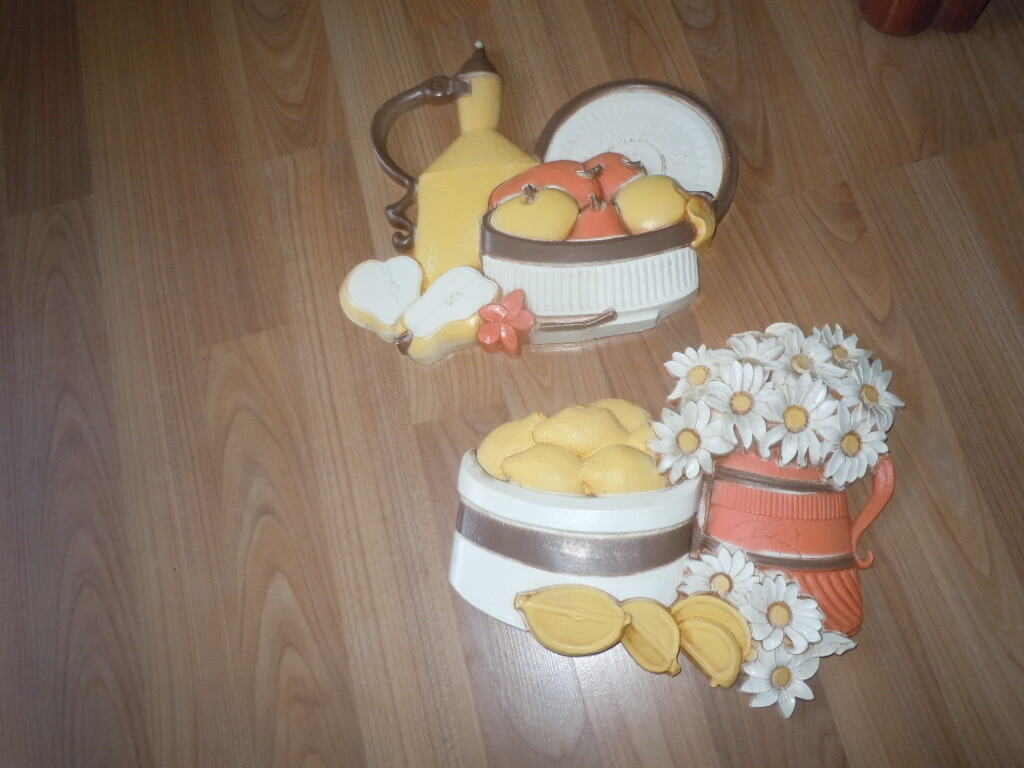 VINTAGE SYROCO HOMCO 7610 A & B WALL HANGINGS KITCHEN FRUIT DAISY LEMONS 1981