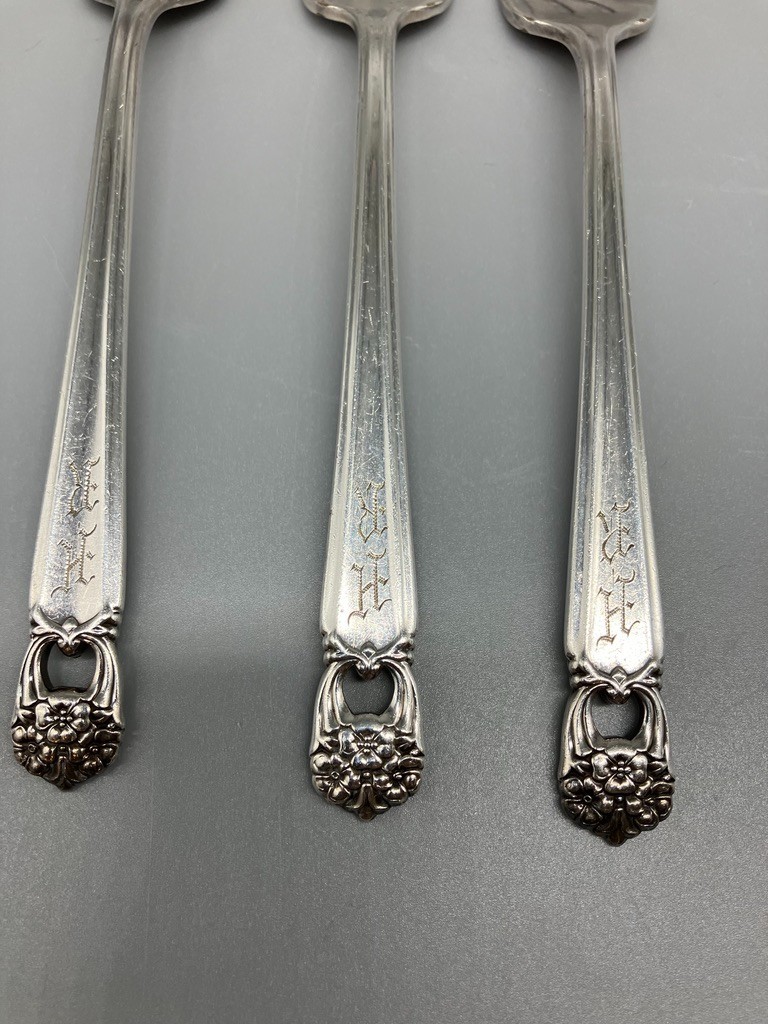 LOT OF 17 ROGERS BROS ETERNALLY YOURS SILVERPLATE FLATWARE HR INITIALS